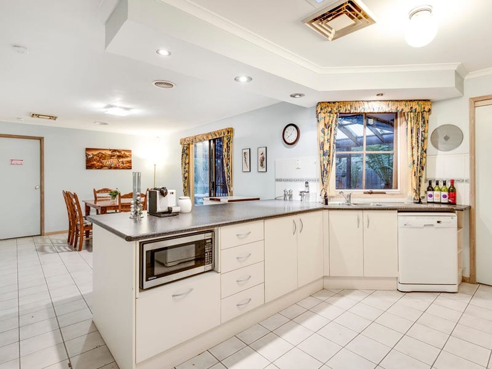 11 Kennington Park Drive, Endeavour Hills, VIC 3802, Endeavour Hills - Thumbnail 2