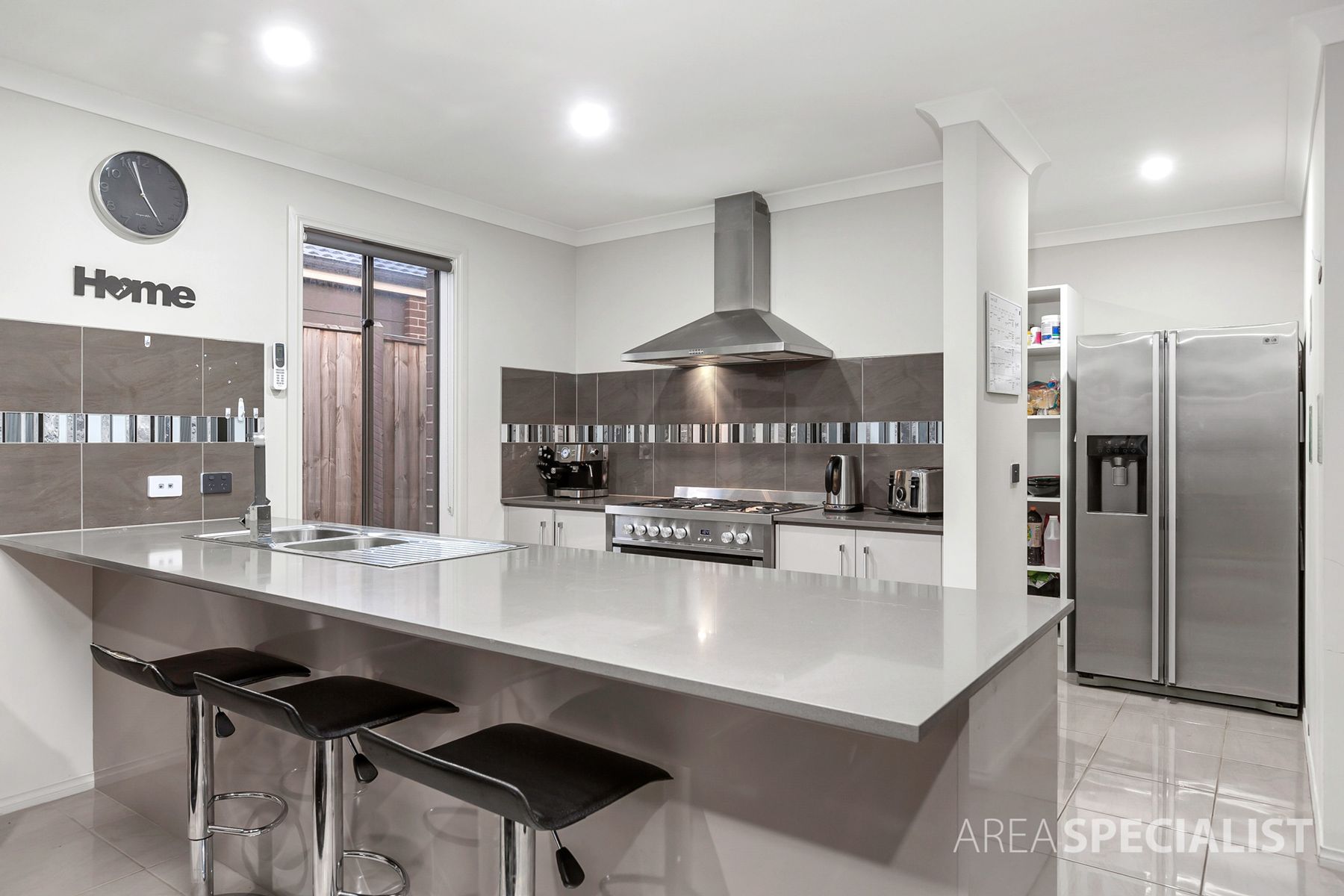 16 Great Banjo Street, Clyde North, VIC 3978, Clyde North - Thumbnail 4