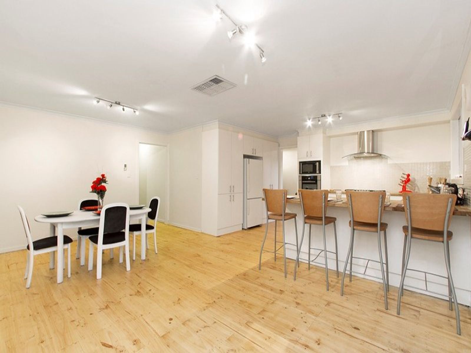 30 Lorenzo Way, Aspendale Gardens, VIC 3195, Aspendale Gardens - Thumbnail 6