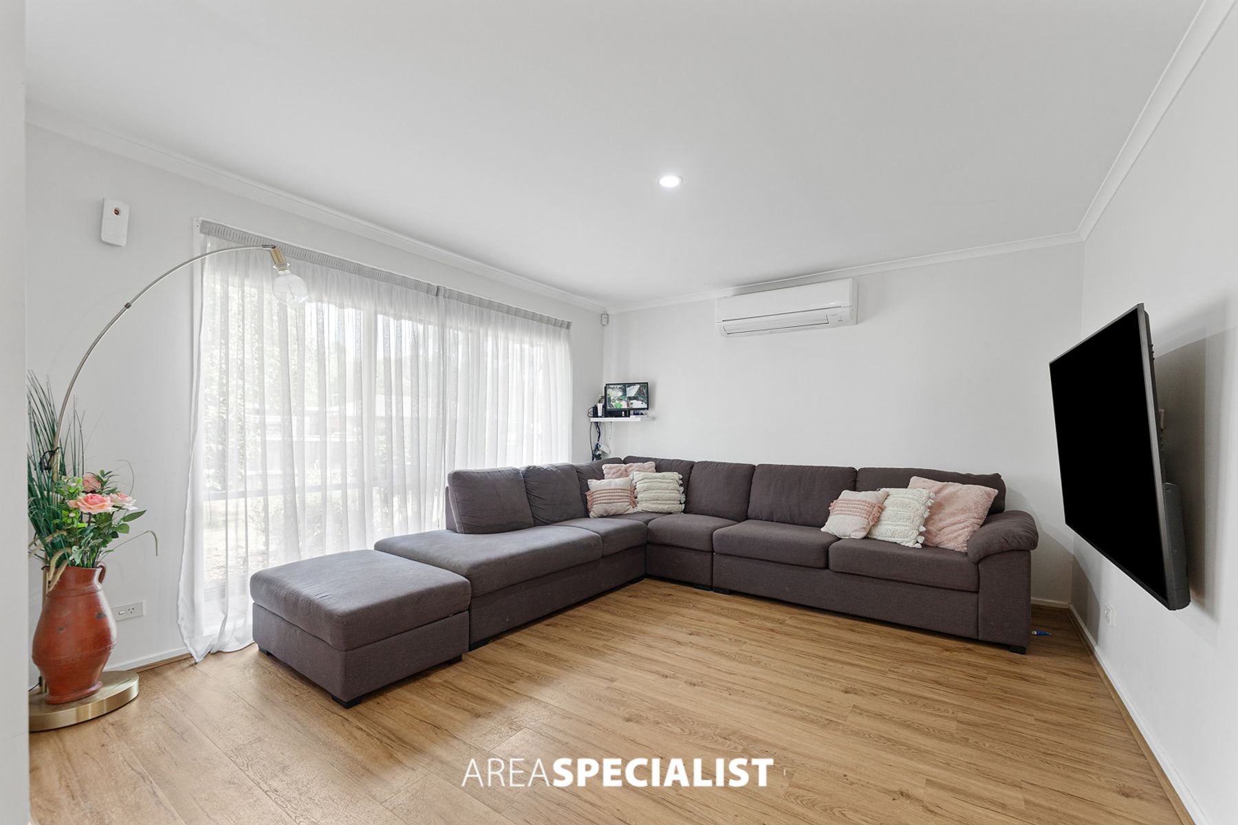 20 Gullquist Way, Pakenham, VIC 3810, Pakenham - Thumbnail 3