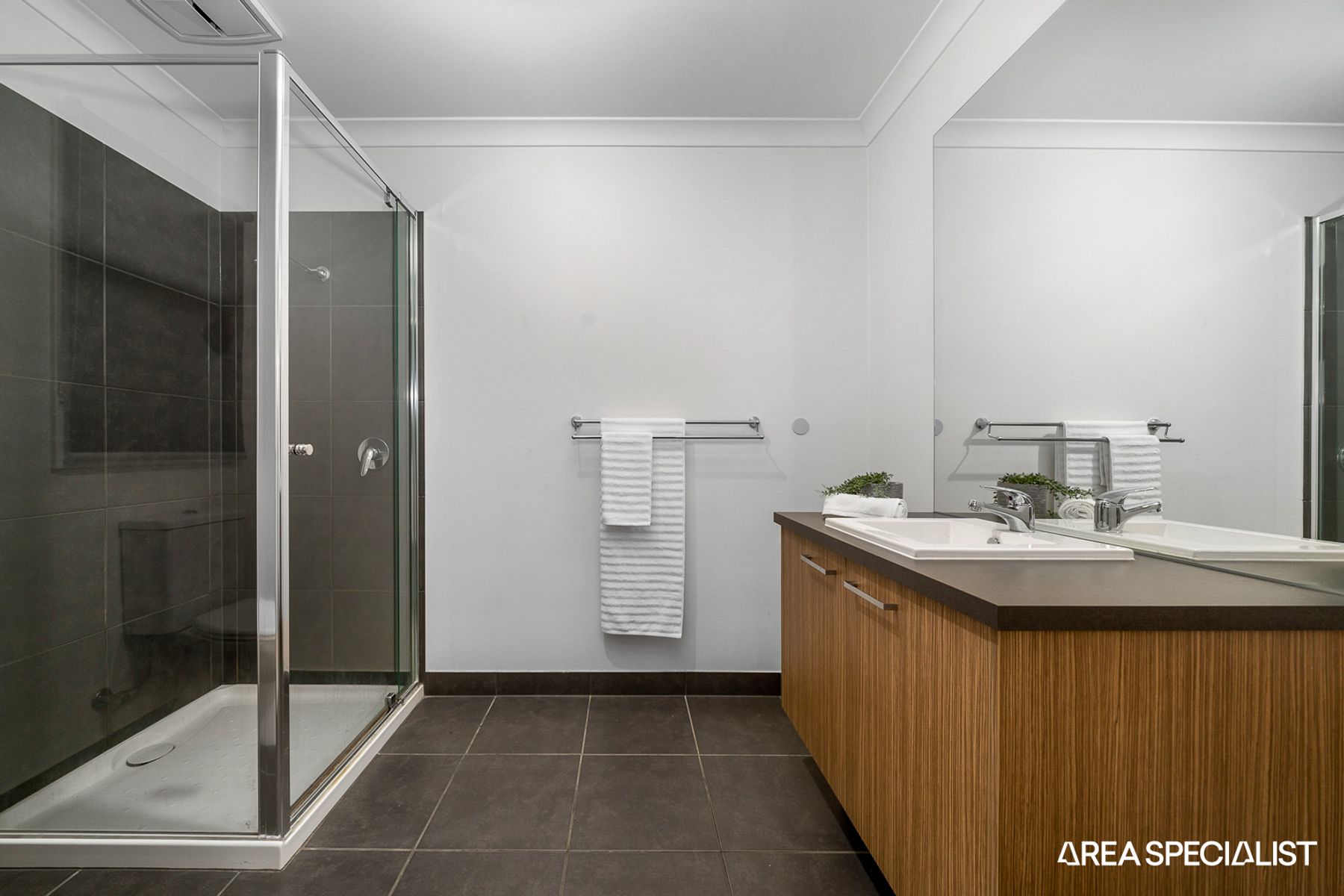 8 Carisbrooke Way, Clyde North, VIC 3978, Clyde North - Thumbnail 4
