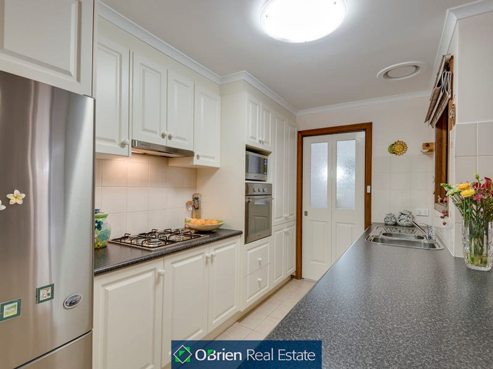 11 Currie Avenue, Endeavour Hills, VIC 3802, Endeavour Hills - Thumbnail 2