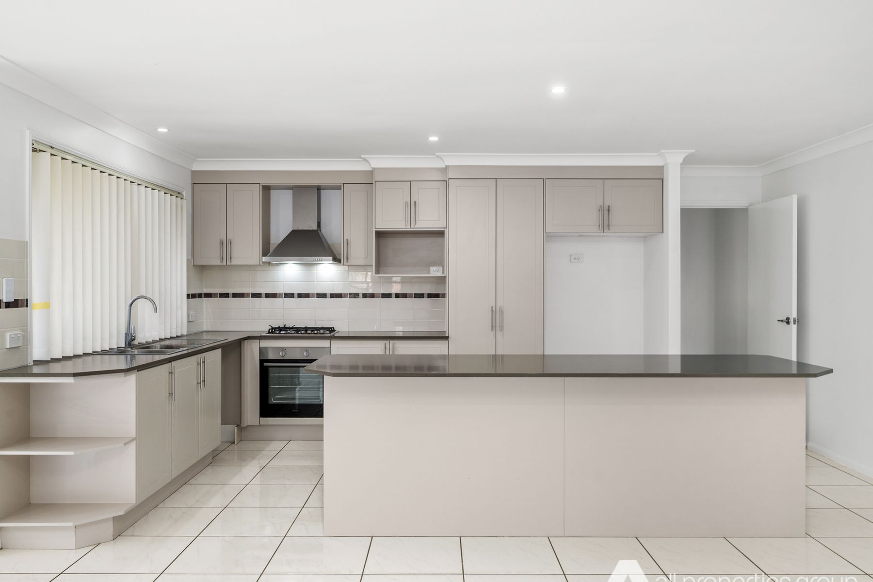 76 Parkwood Drive, Heathwood QLD 4110, Heathwood - Thumbnail 3