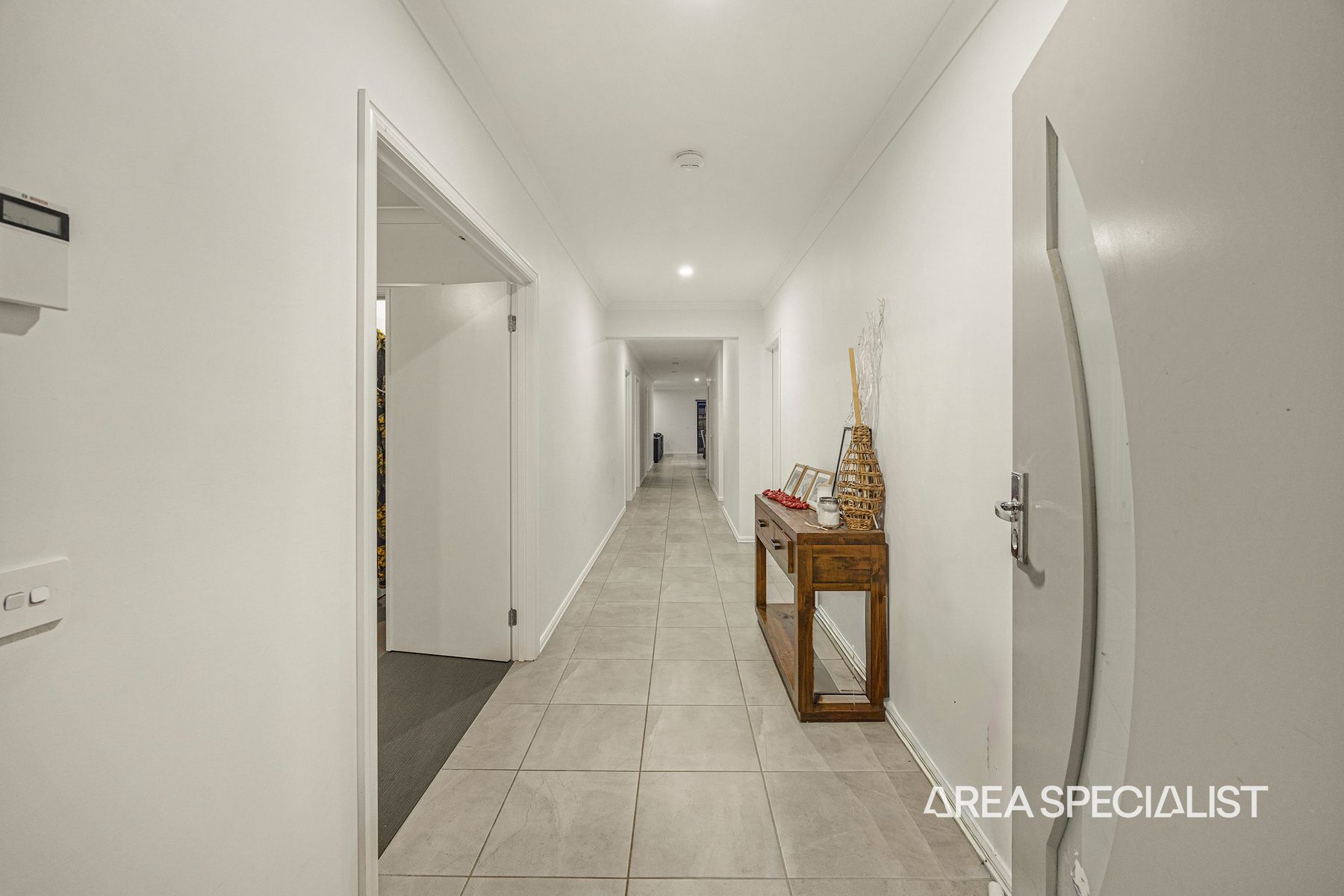 35 Skypac Street, Weir Views - Thumbnail 3