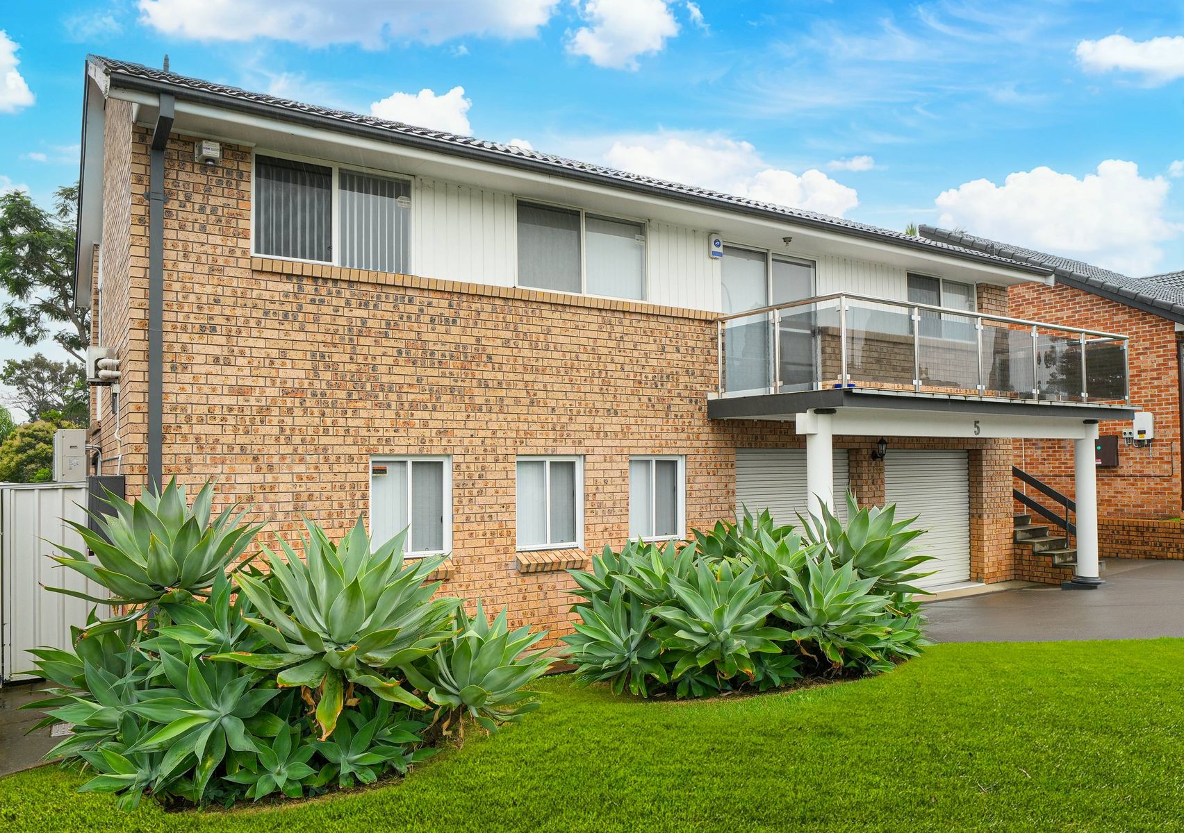 5 Whitworth Place, RABY