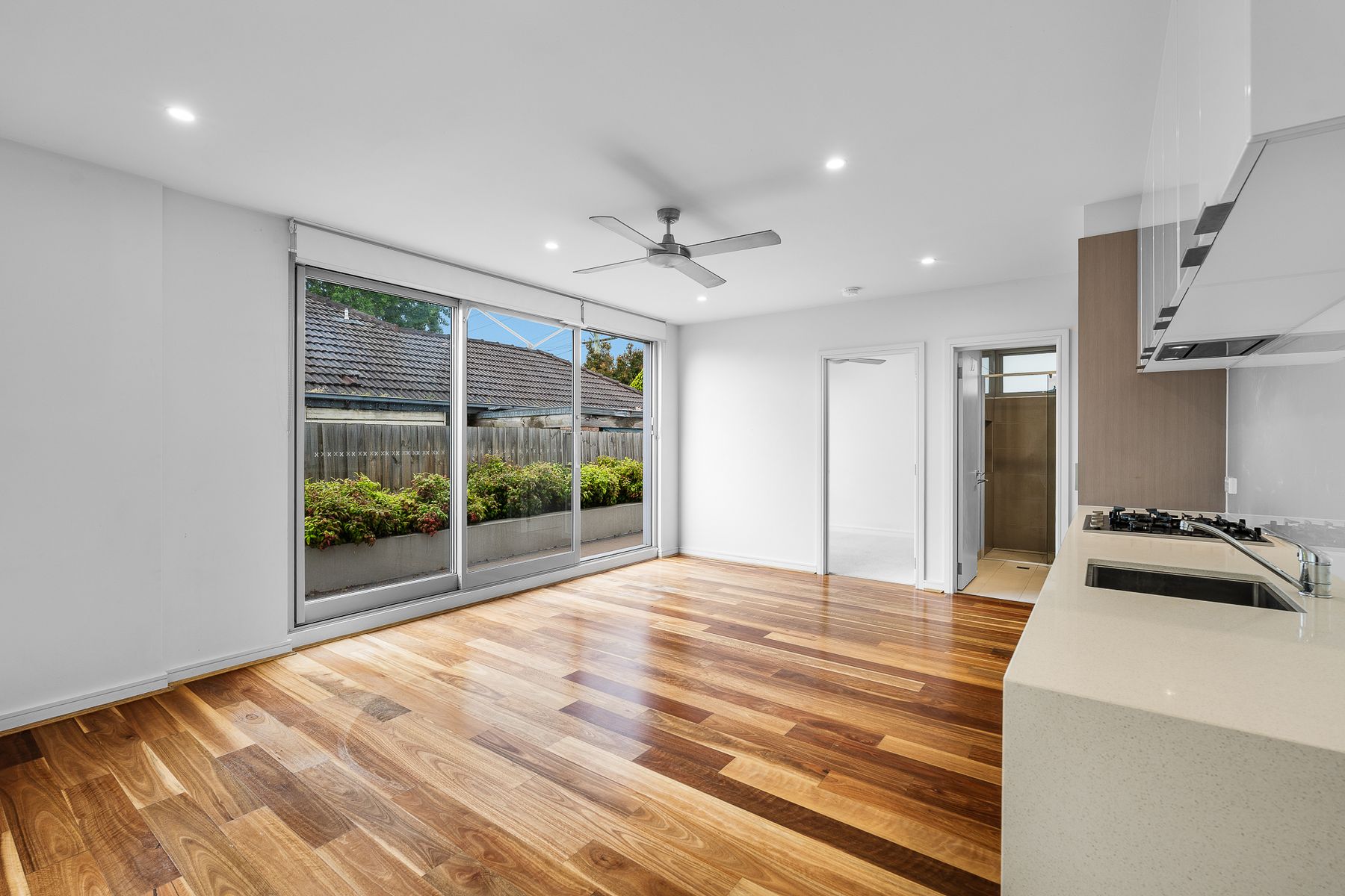 109/326, Burwood - Thumbnail 2