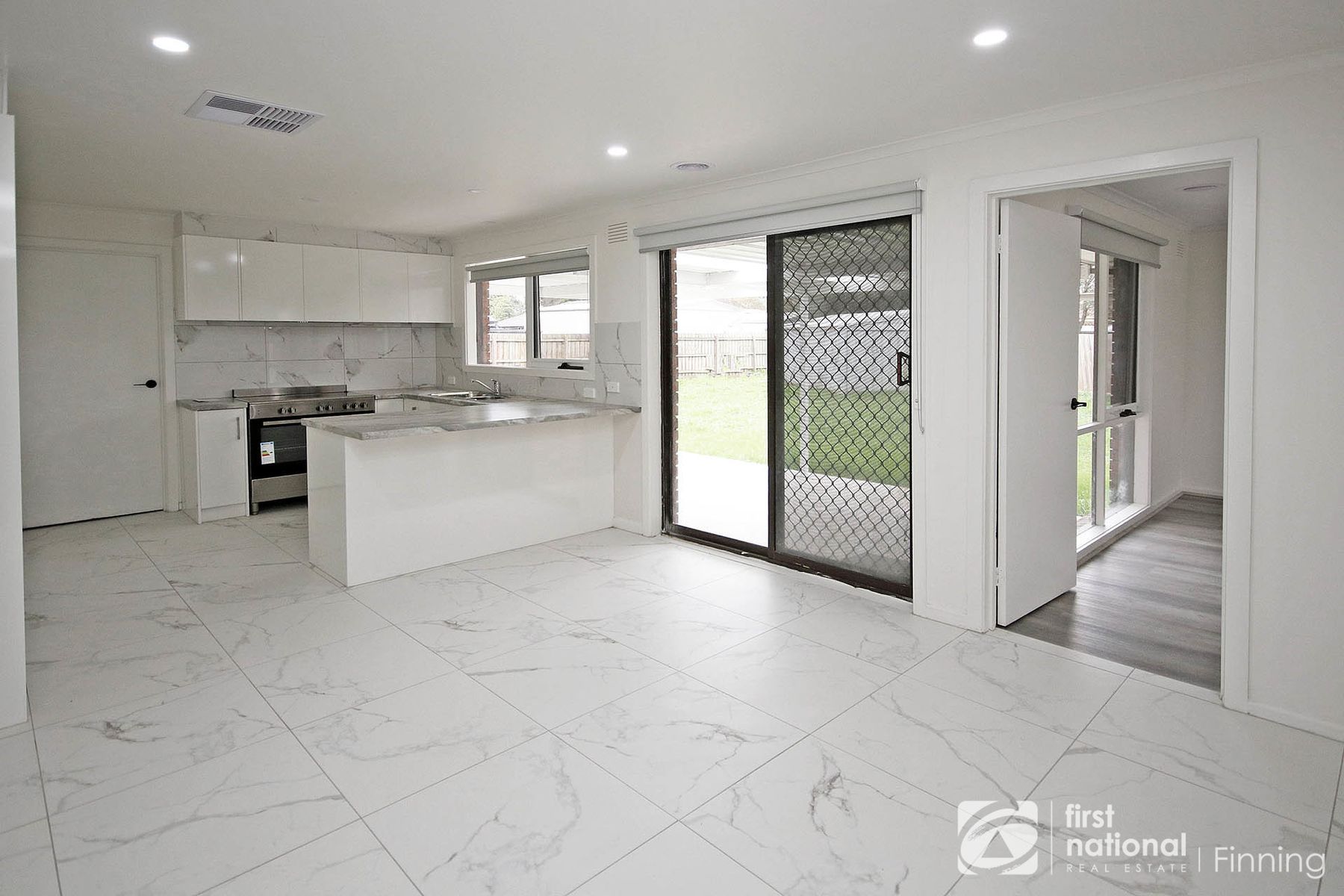 10 Mawson Court, Cranbourne North VIC 3977, Cranbourne North - Thumbnail 5