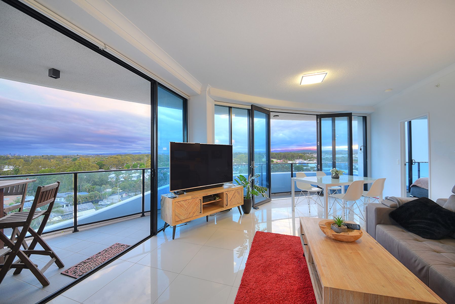 2706 5 Harbour Side Court Biggera Waters  Alessia Tang04
