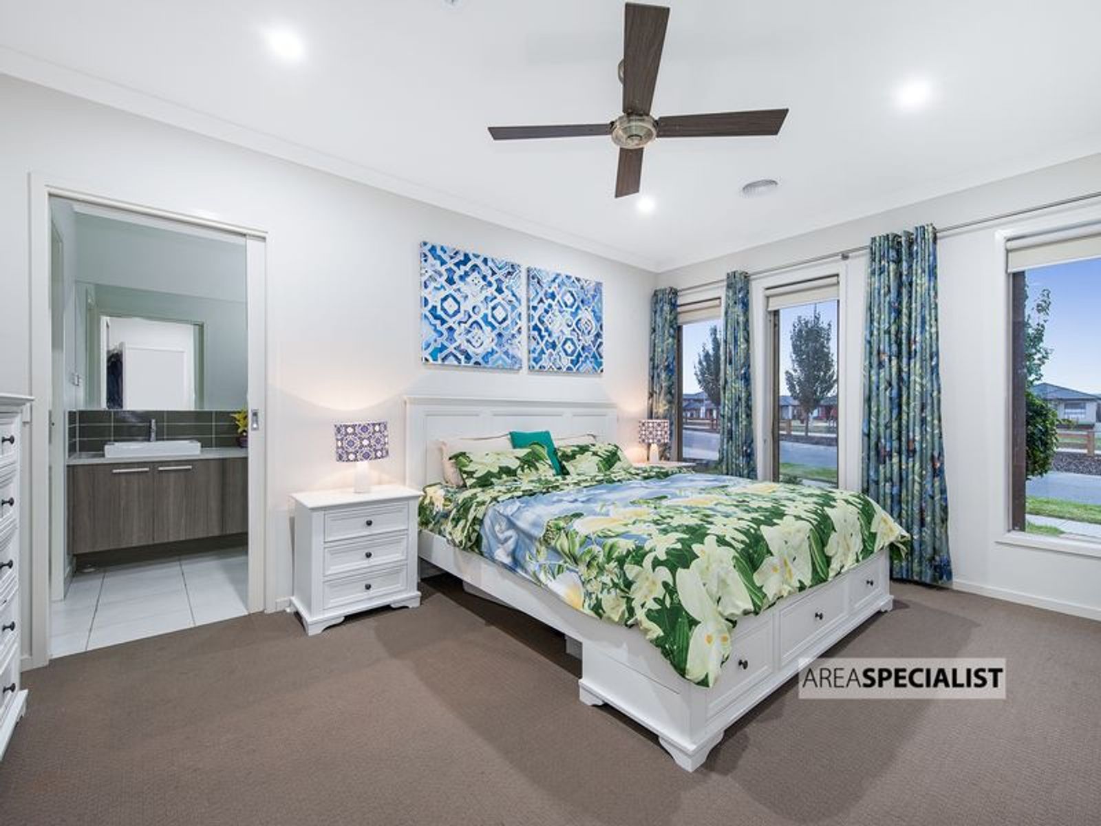 33 TANKARD DRIVE, Cranbourne East, VIC 3977, Cranbourne East - Thumbnail 4