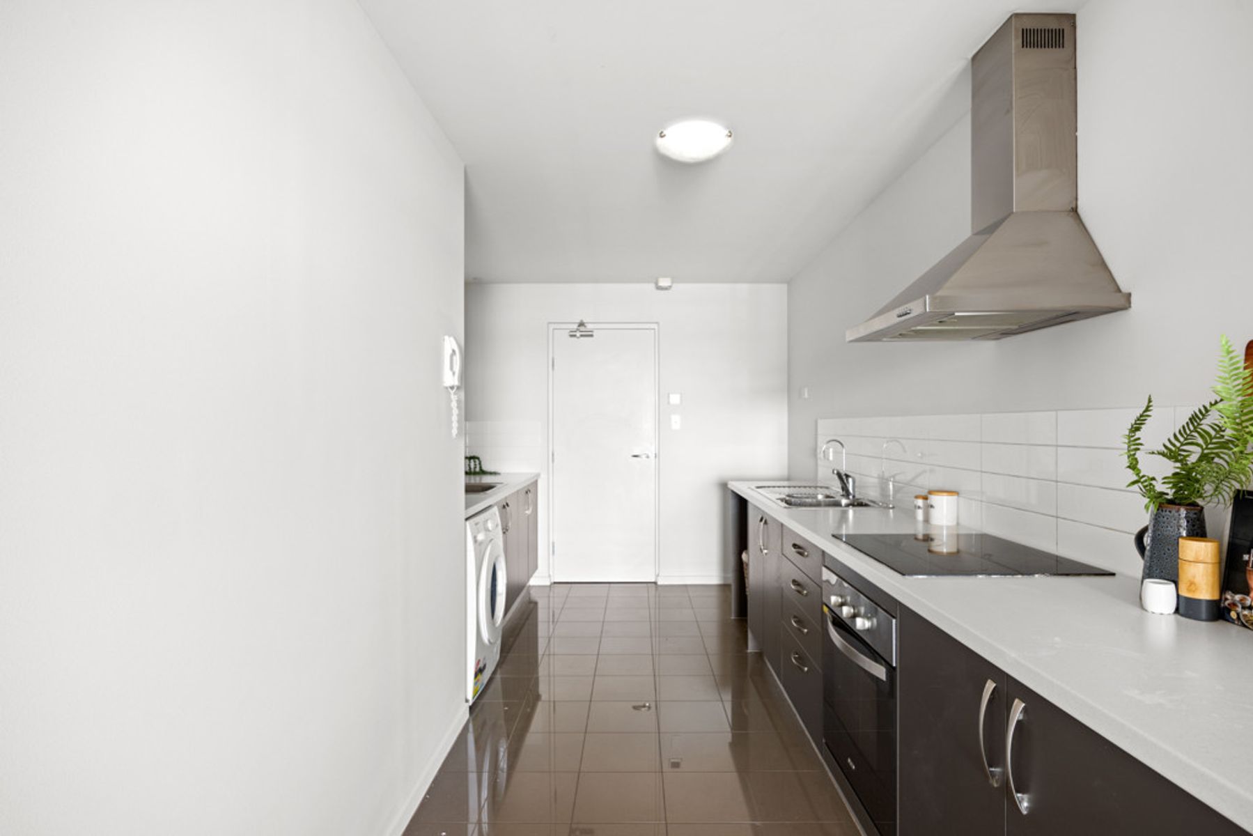 33/44, Mawson Lakes - Thumbnail 3