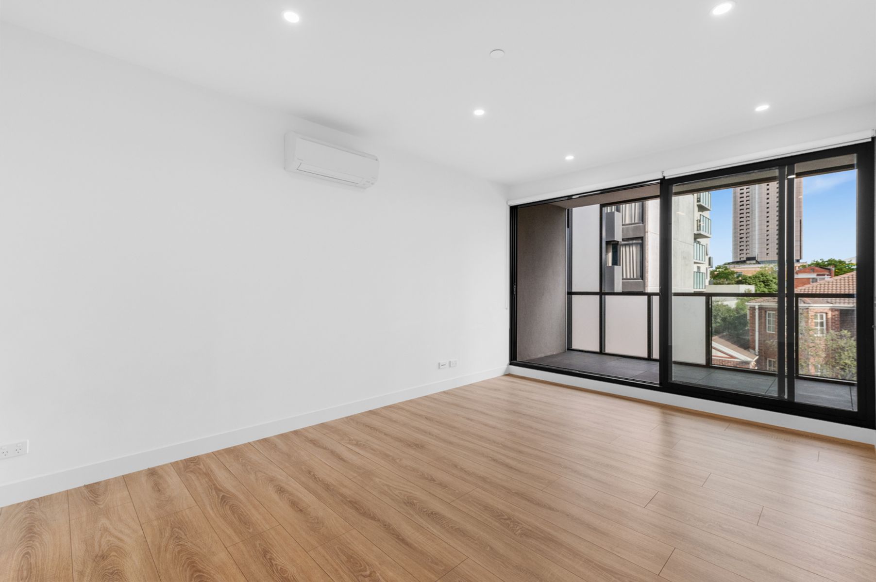 211/2 Elland Avenue, Box Hill, VIC 3128, Box Hill - Thumbnail 2