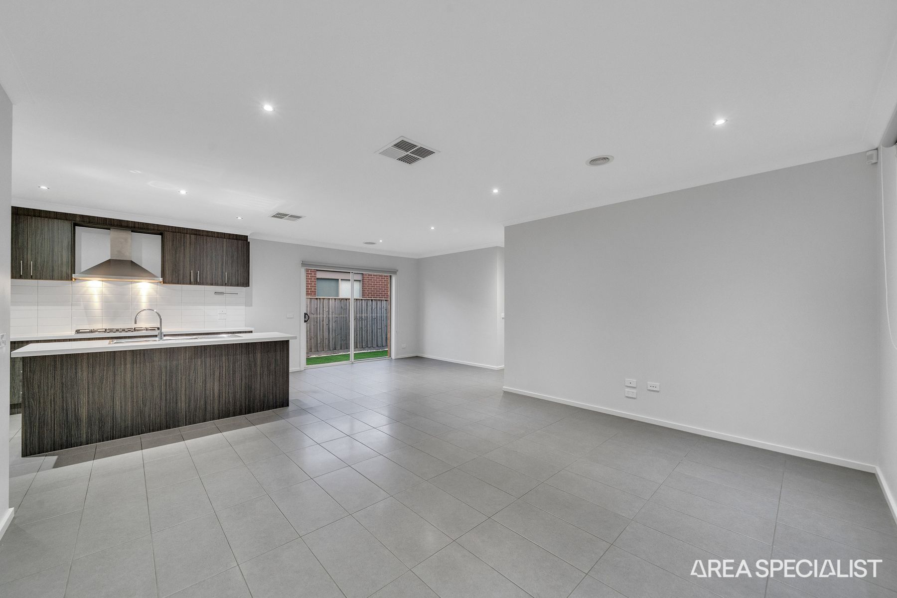 19 Shipwright Parade, Werribee, VIC 3030, Werribee - Thumbnail 7