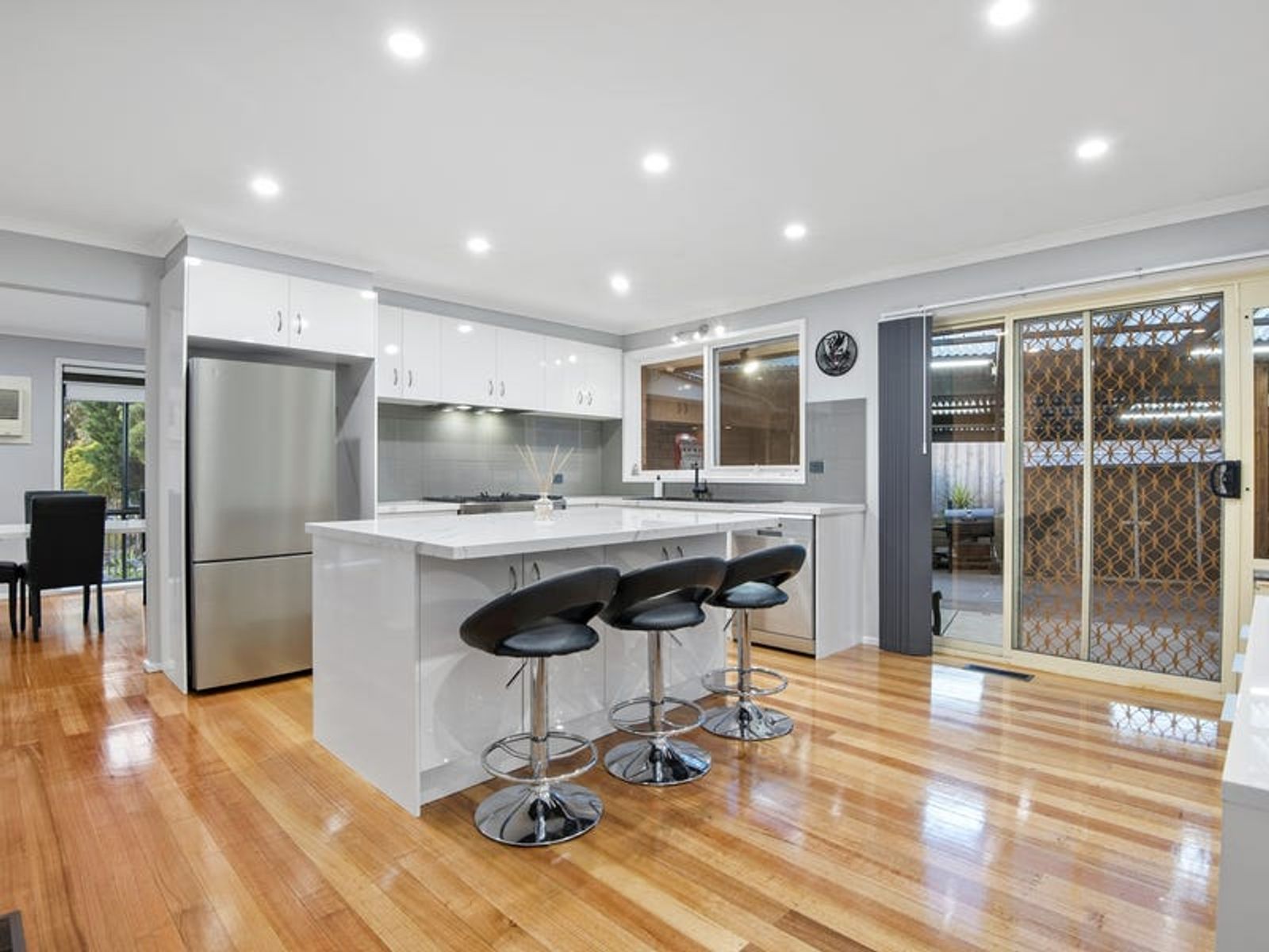 7 Ravenhill Crescent, Endeavour Hills, VIC 3802, Endeavour Hills - Thumbnail 2