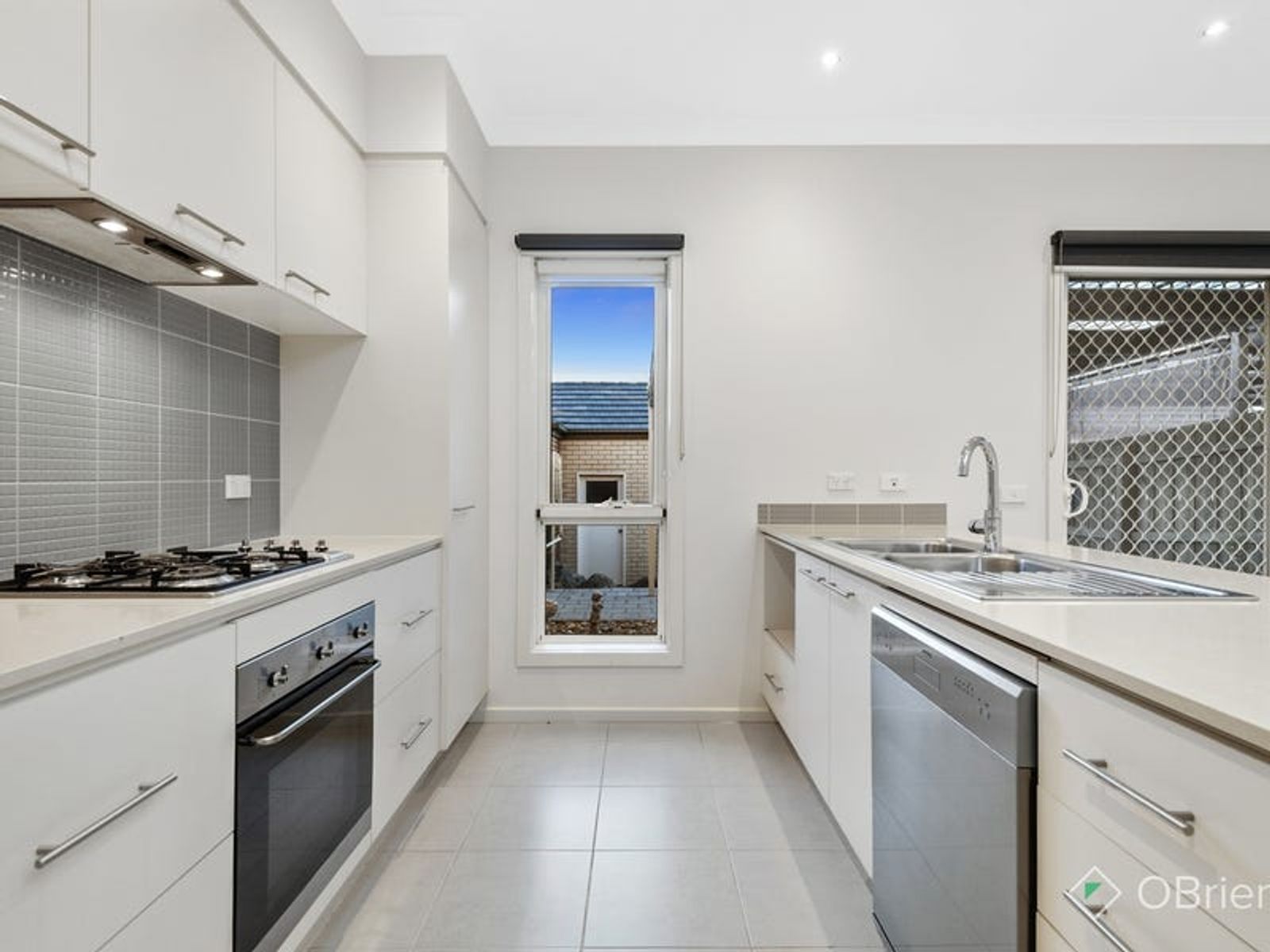 25 Manuscript Drive, Endeavour Hills, VIC 3802, Endeavour Hills - Thumbnail 3