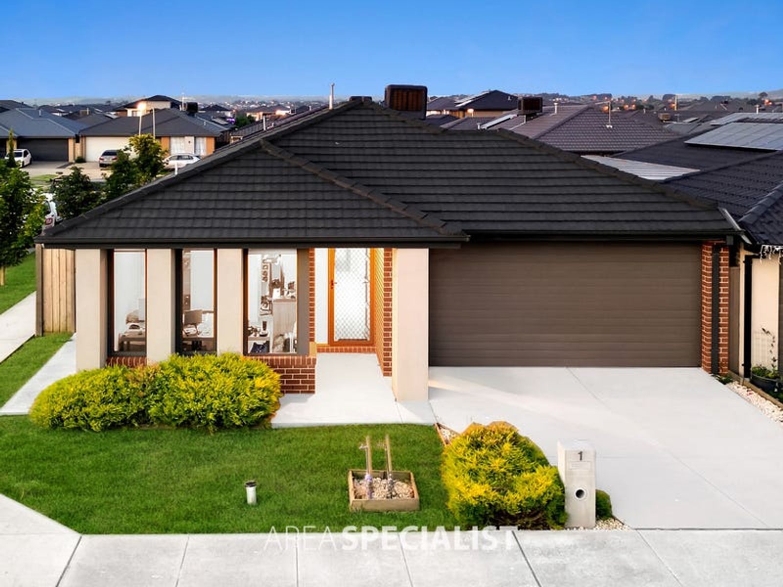1 Panther Close, Clyde North, VIC 3978
