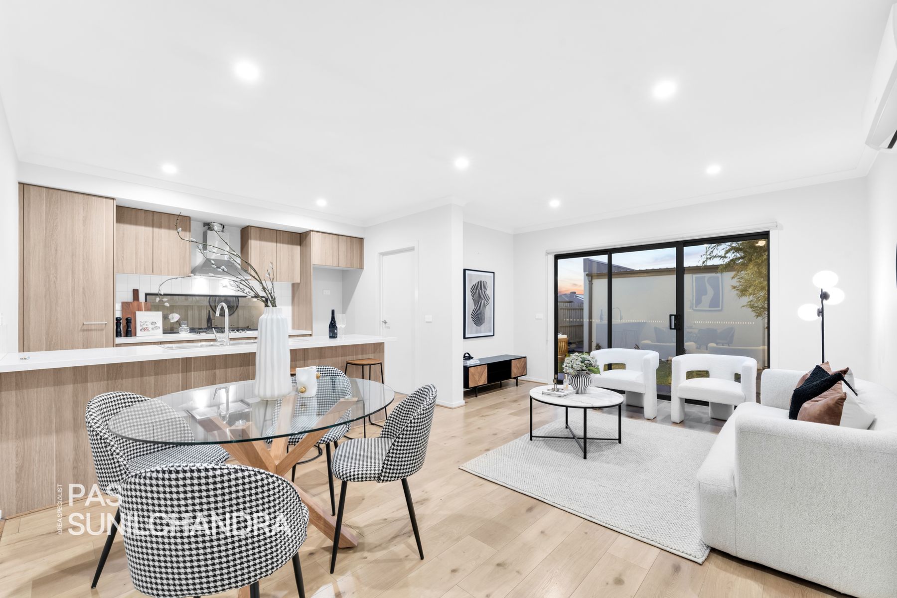 28A Plymouth Boulevard, Clyde North, VIC 3978, Clyde North - Thumbnail 5