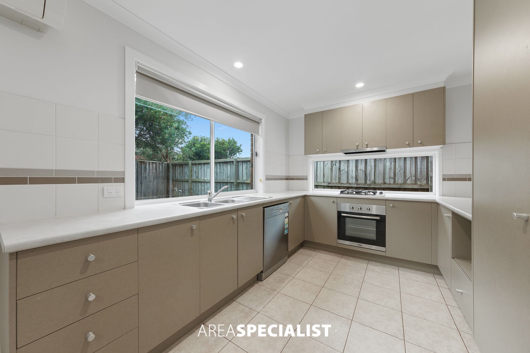 32 Kosta Boda Boulevard, Pakenham, VIC 3810, Pakenham - Thumbnail 5