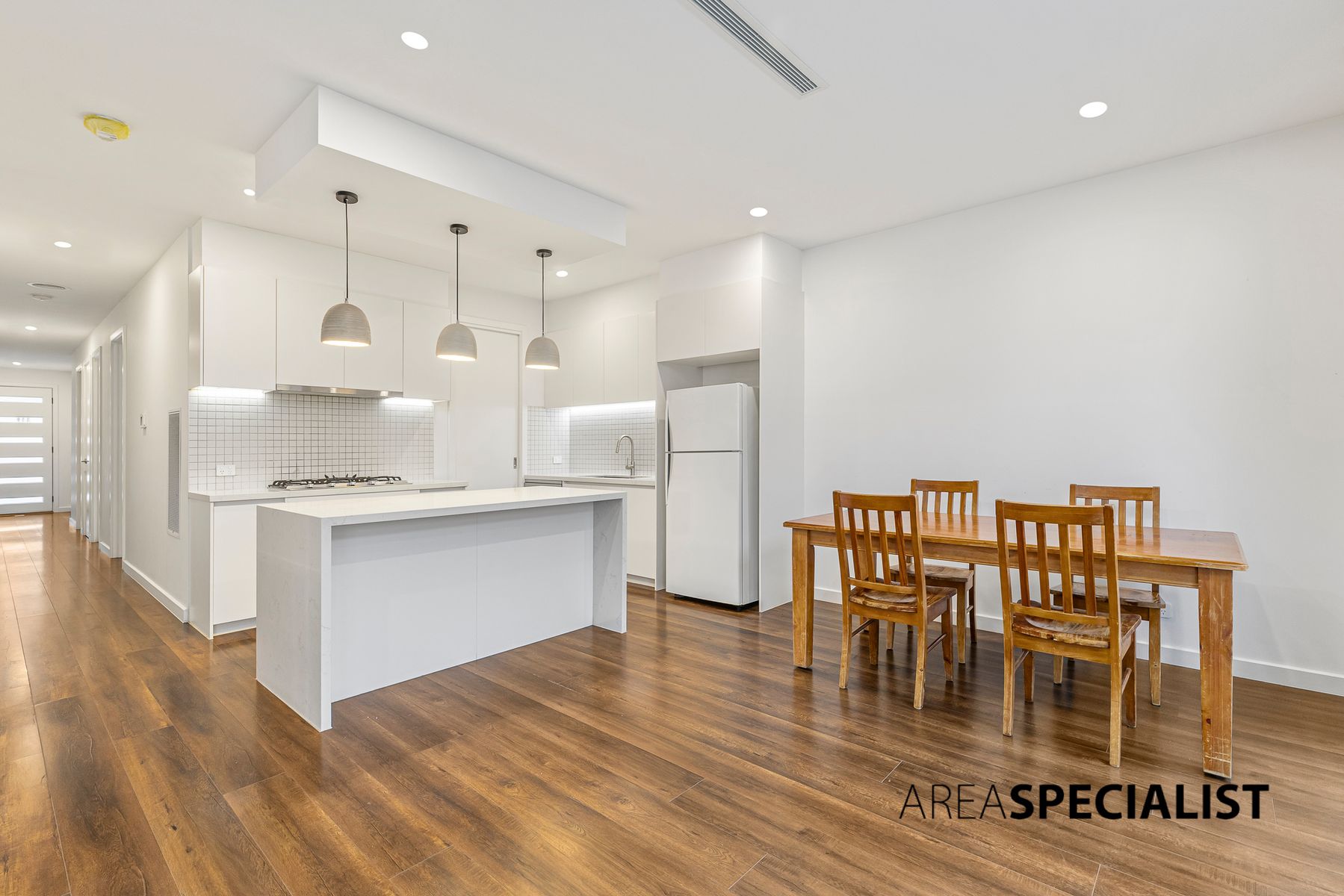 119 Bourbon Road, Cranbourne East, Cranbourne East - Thumbnail 5