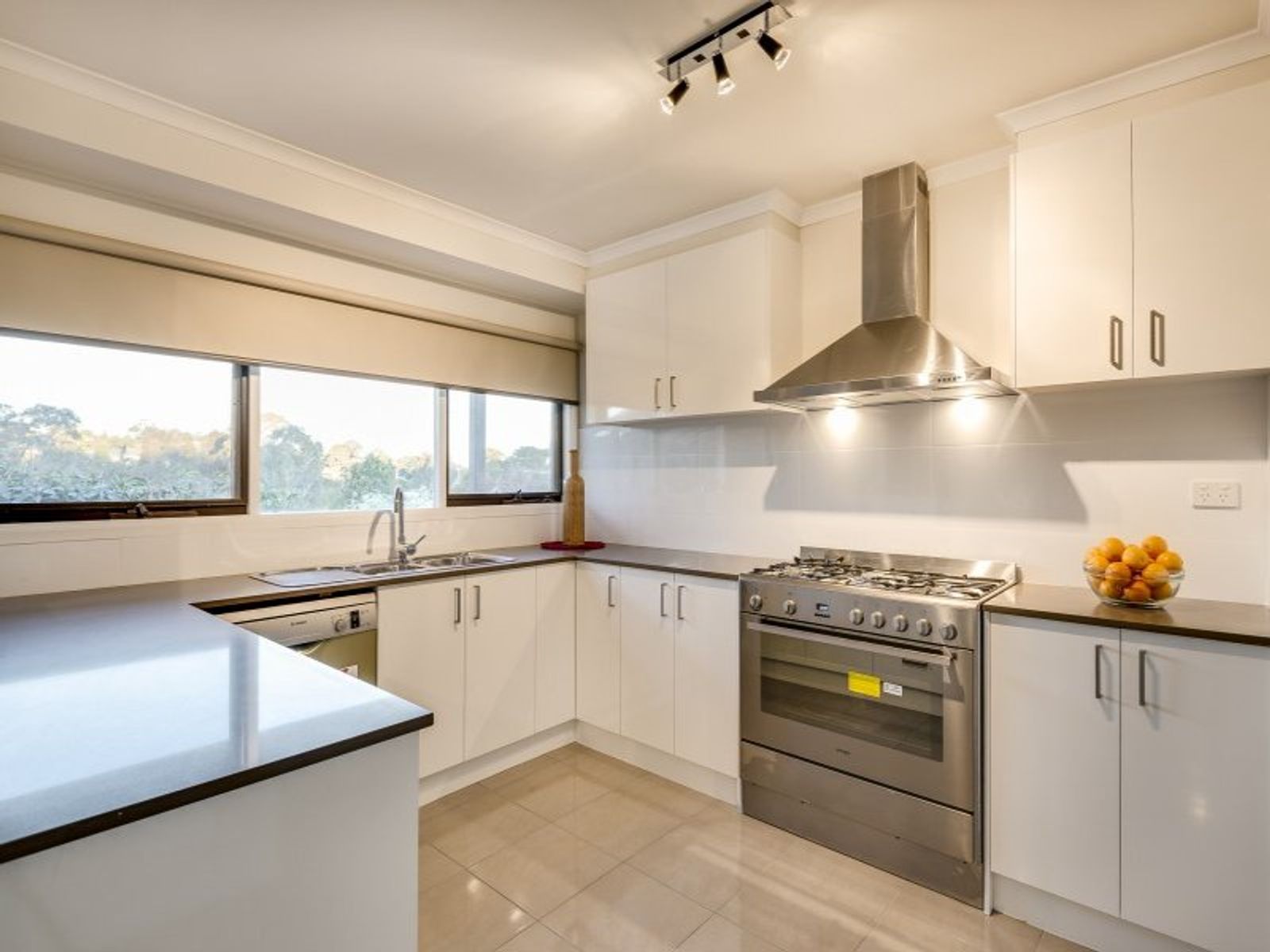 27 John Edgecumbe Way, Endeavour Hills, VIC 3802, Endeavour Hills - Thumbnail 2