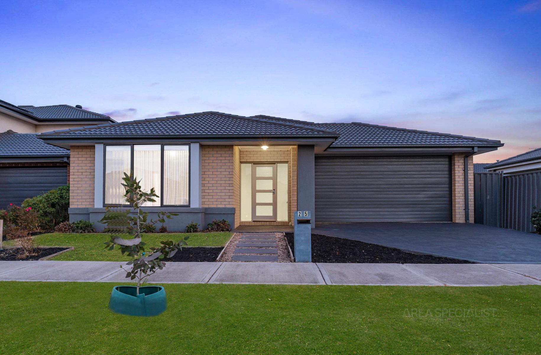 25 Satellite Drive, Werribee, VIC 3030, Werribee - Thumbnail 2