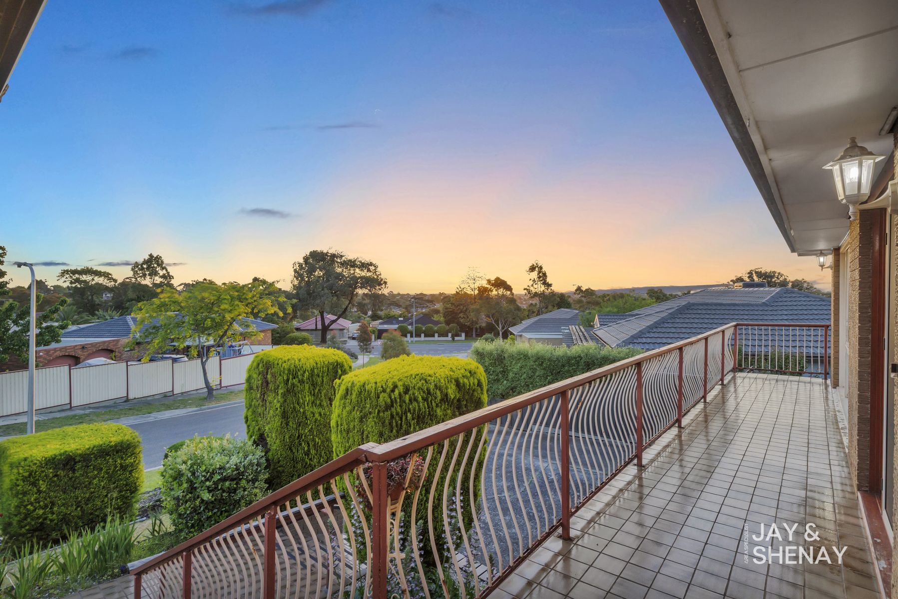 32 Zachary Hicks Crescent, Endeavour Hills, VIC 3802, Endeavour Hills - Thumbnail 2