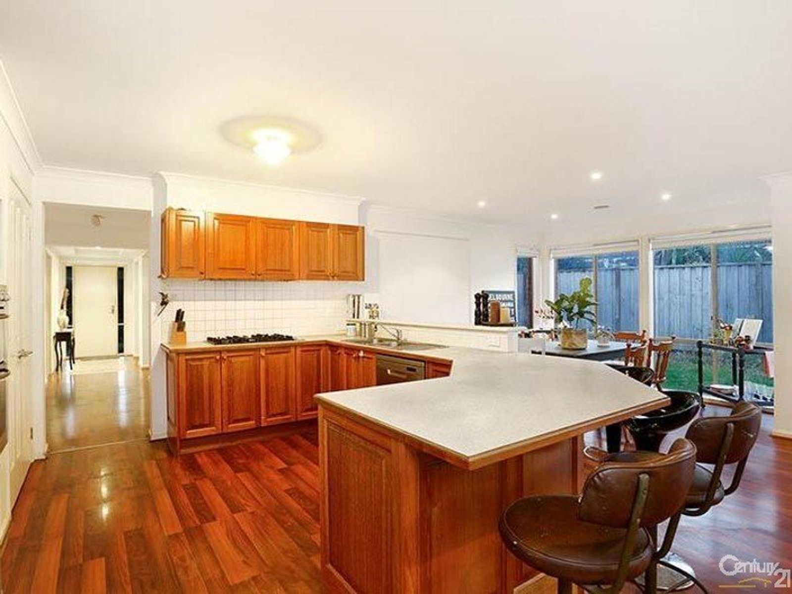 10 Canet Grove, Narre Warren South - Thumbnail 5