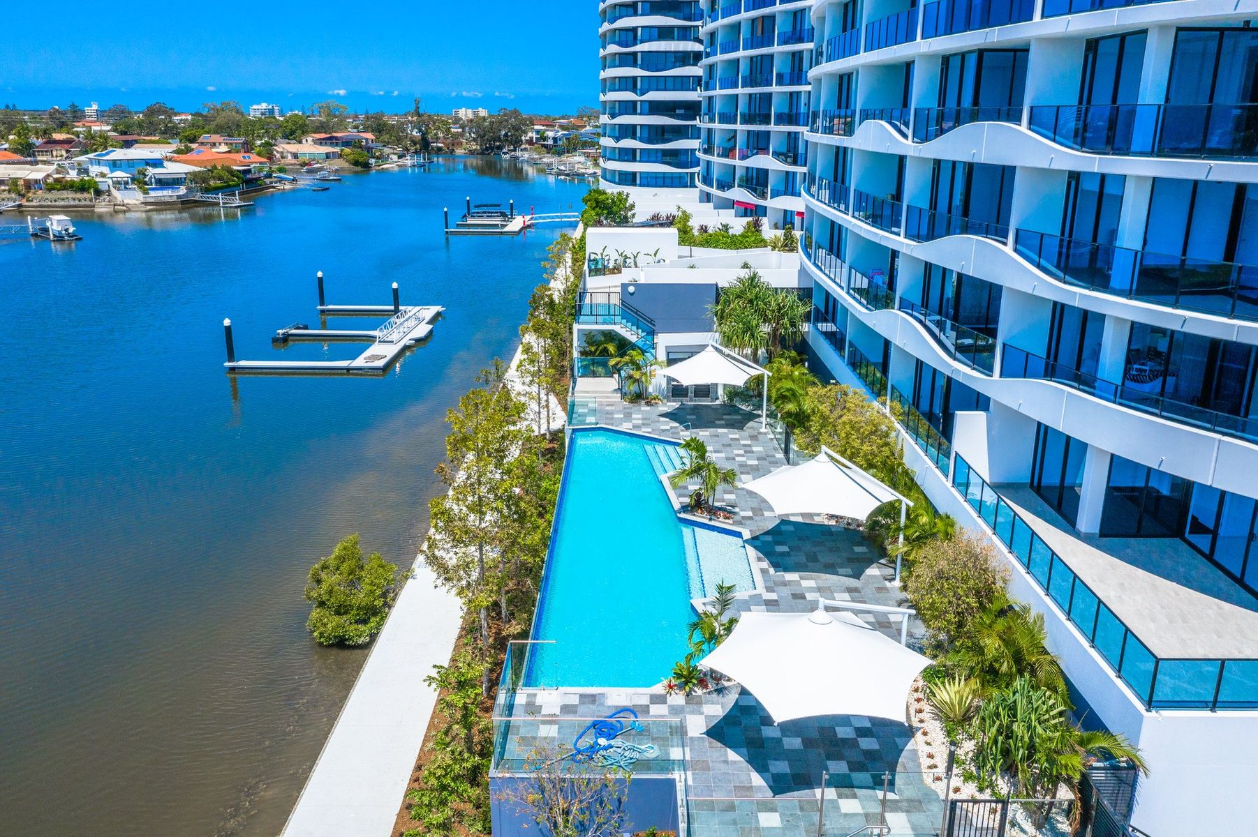 3501 5  harbour side court Biggera Waters Alessia Tang 22