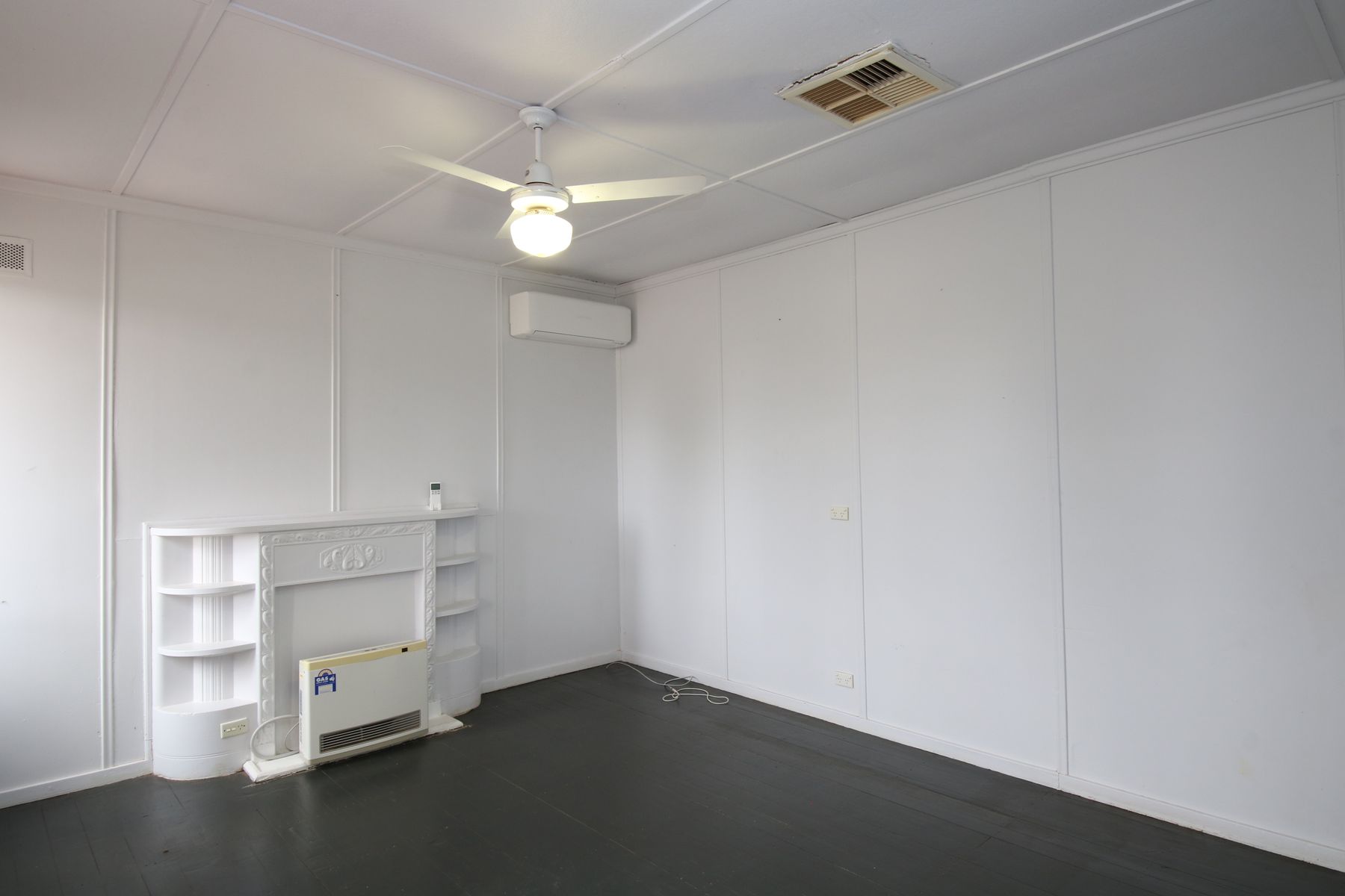144 Knox Street, Broken Hill NSW 2880, Broken Hill - Thumbnail 2