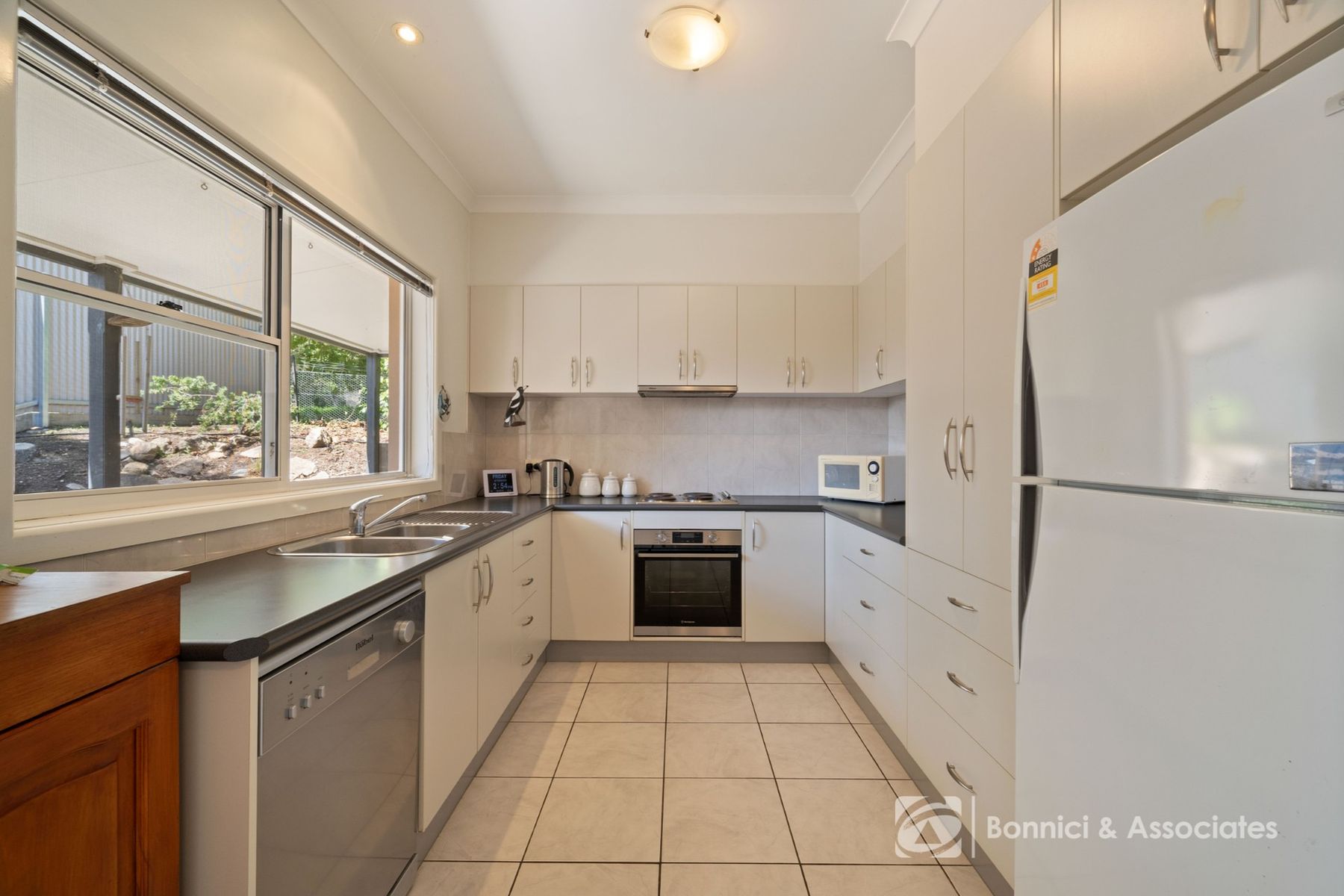 2/9 Priory Lane, Beechworth VIC 3747, Beechworth - Thumbnail 4