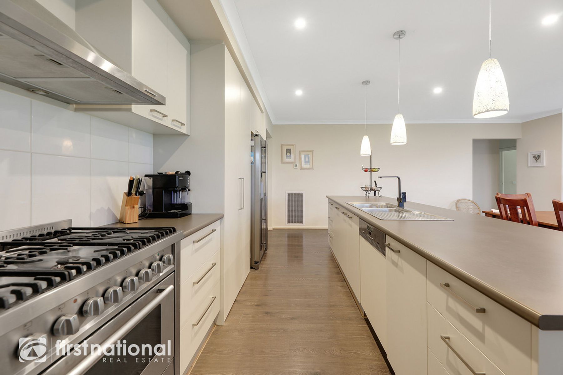18 Chesterfield Avenue, Warragul, VIC 3820, Warragul - Thumbnail 3