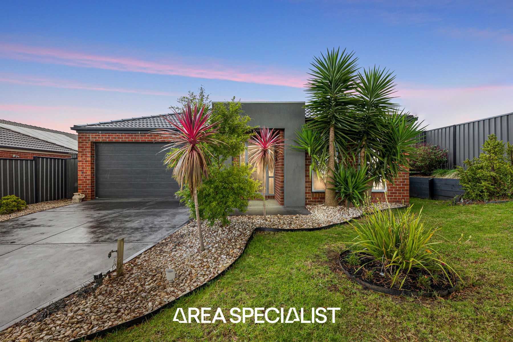 15 Half Moon Crescent, Pakenham, VIC 3810, Pakenham - Thumbnail 2