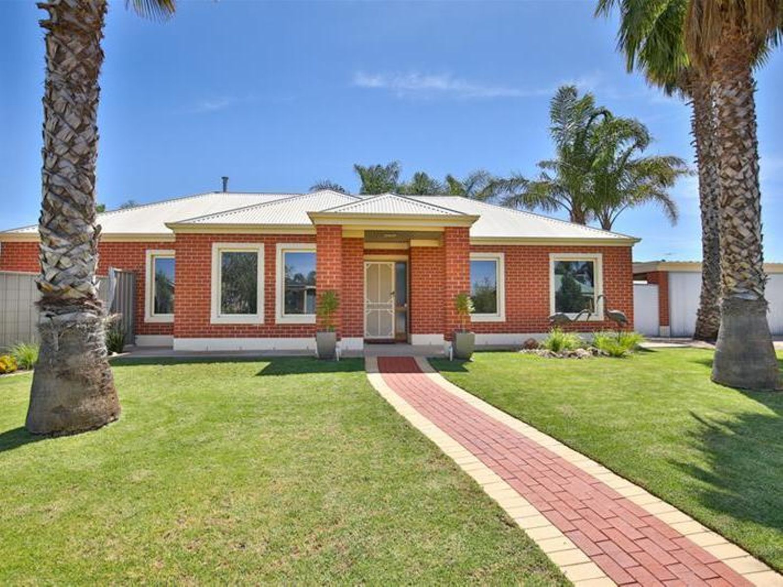1 Newman Close