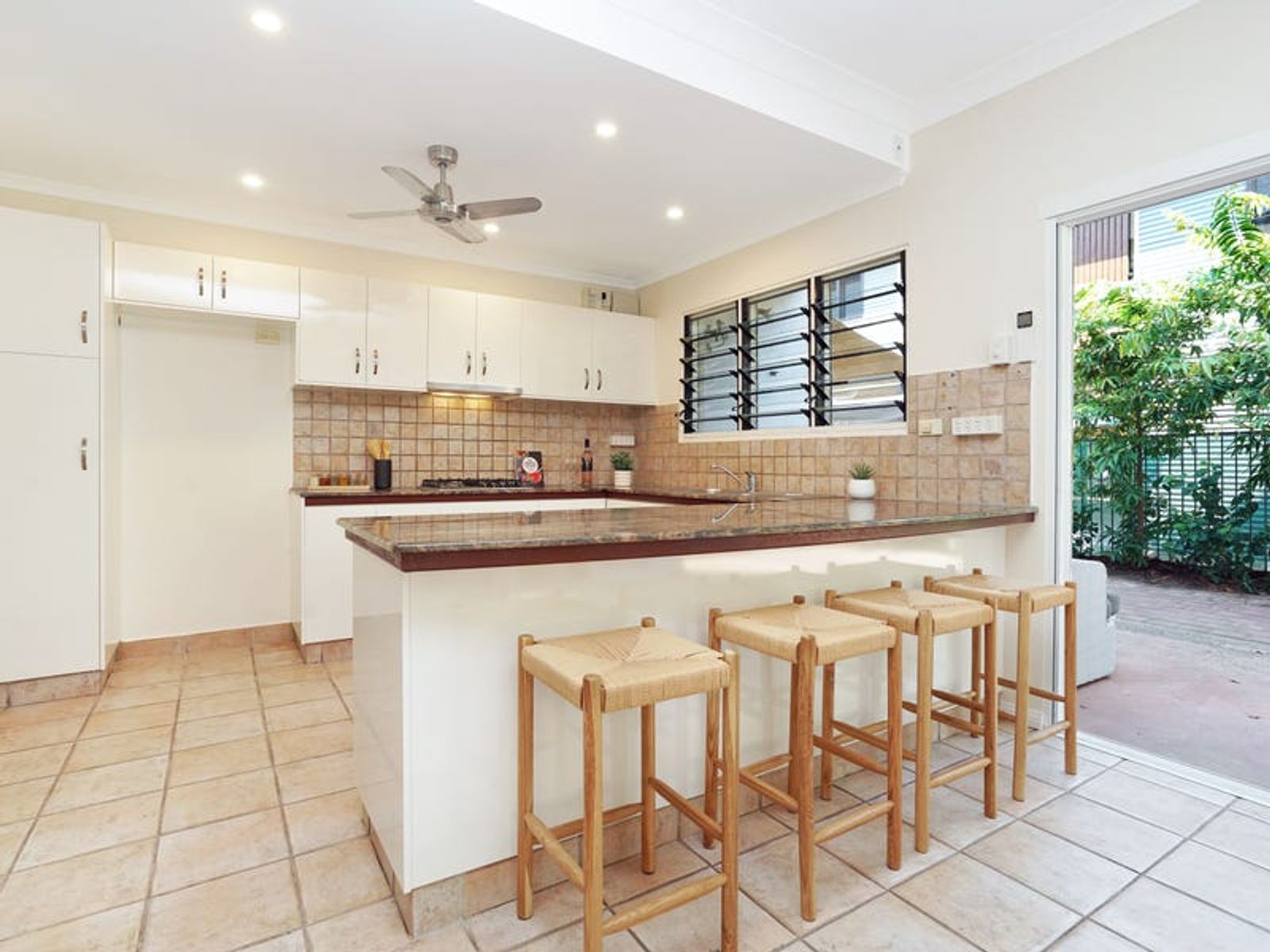 2/20 Barossa Street, Larrakeyah NT 0820, Larrakeyah - Thumbnail 3