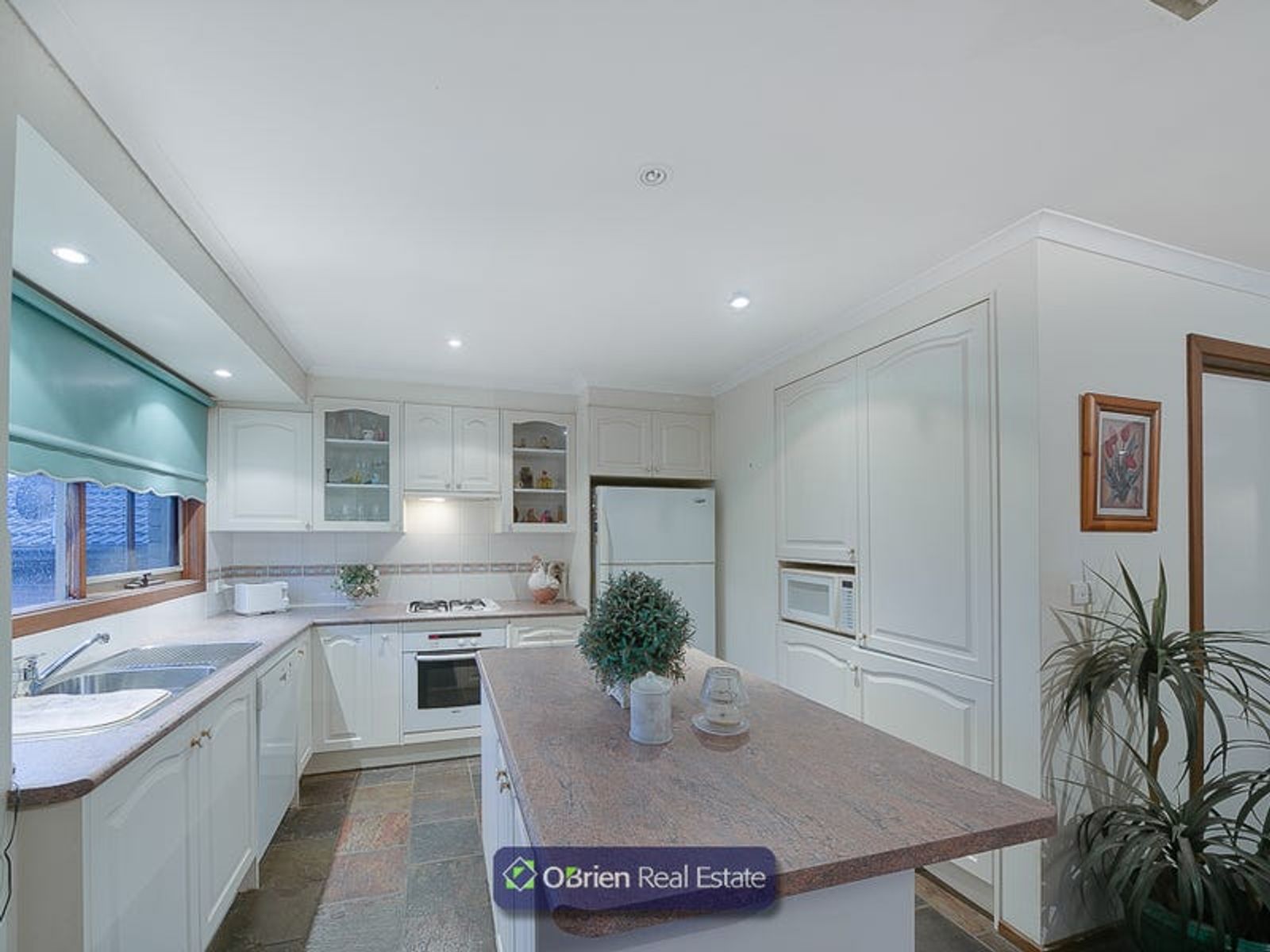 14 Brandon Court, Endeavour Hills, VIC 3802, Endeavour Hills - Thumbnail 2