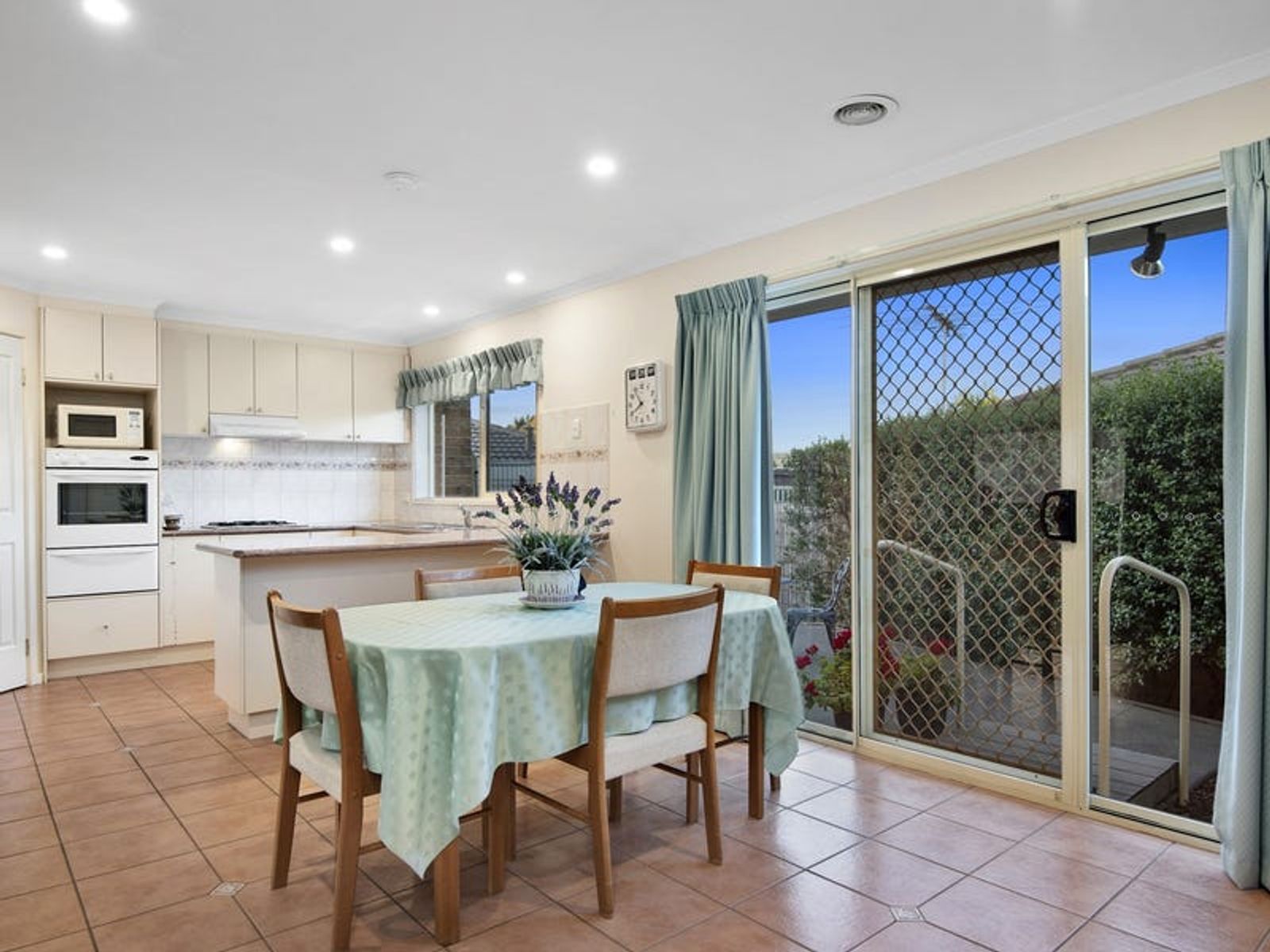 9 Portland Place, Endeavour Hills, VIC 3802, Endeavour Hills - Thumbnail 2