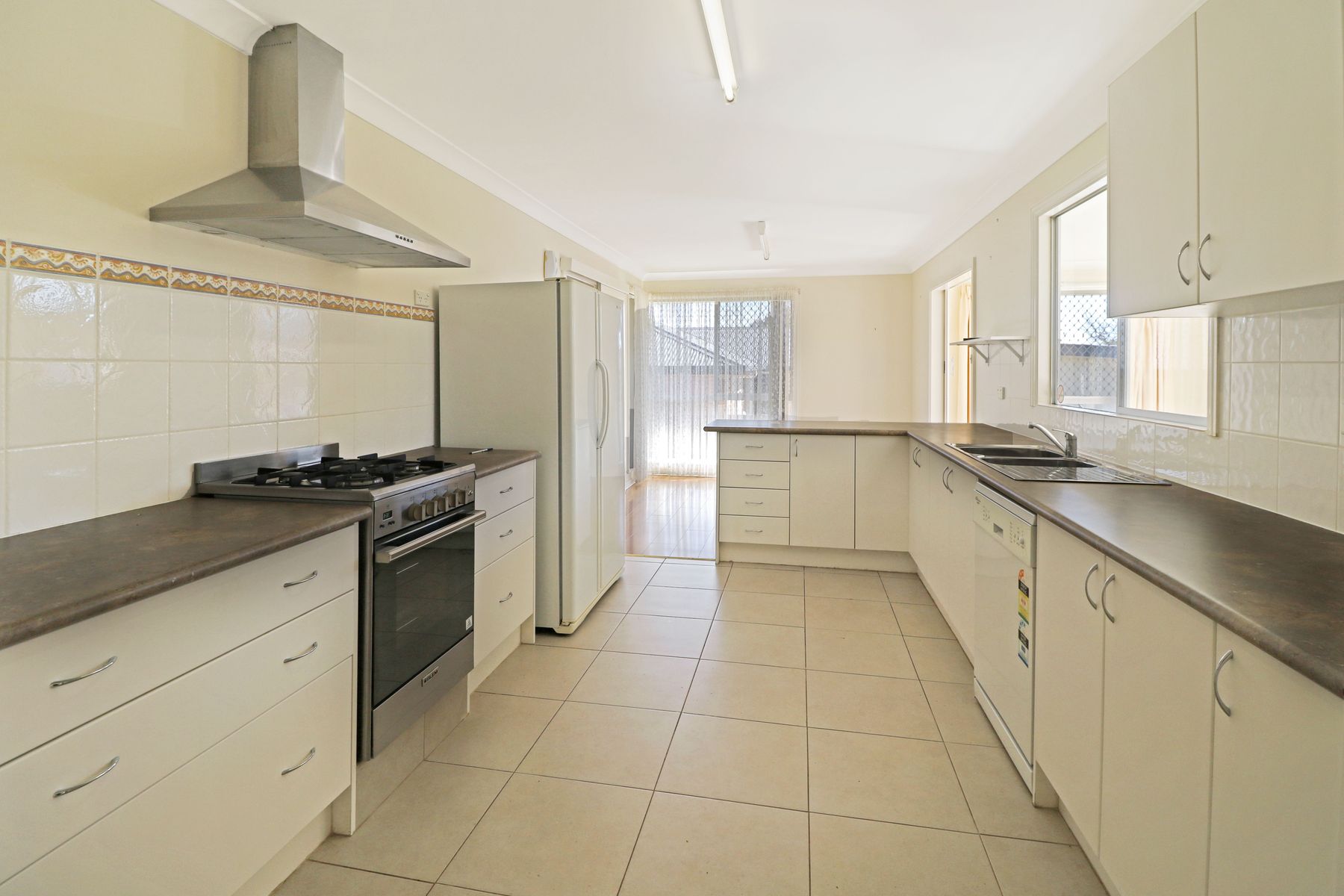 10 Lindsay Avenue, Glen Innes NSW 2370, Glen Innes - Thumbnail 2
