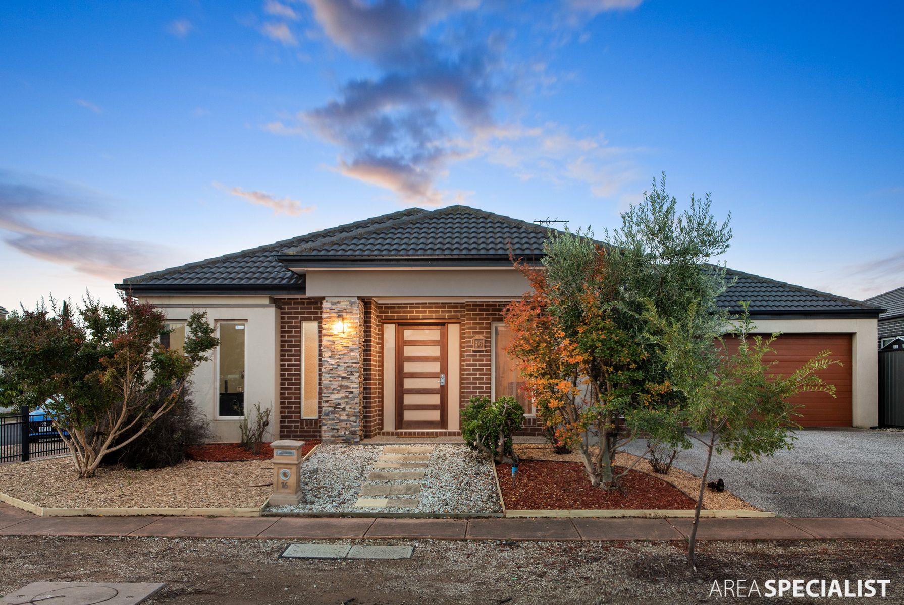 16 Fairbridge Road, Point Cook, VIC 3030, Point Cook - Thumbnail 2