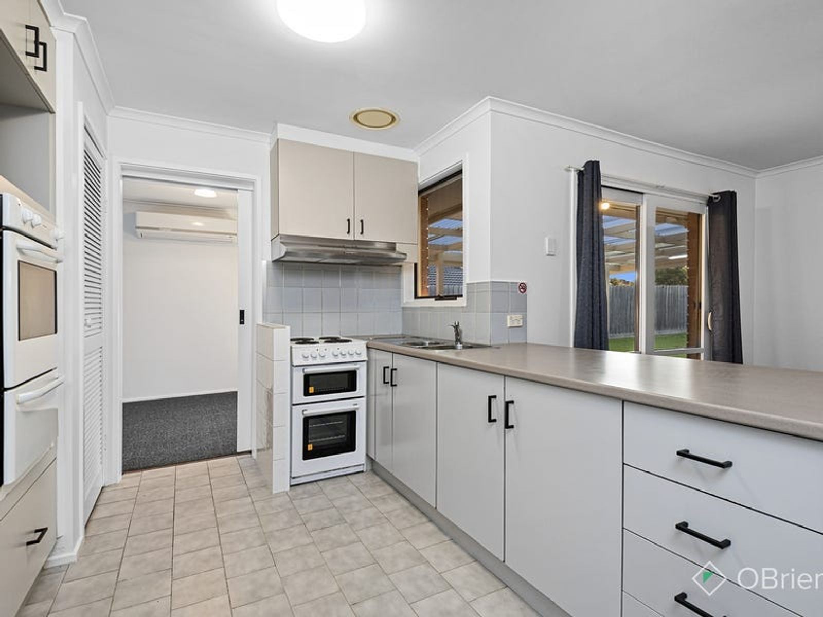 13 Lewisham Close, Hampton Park, VIC 3976, Hampton Park - Thumbnail 4