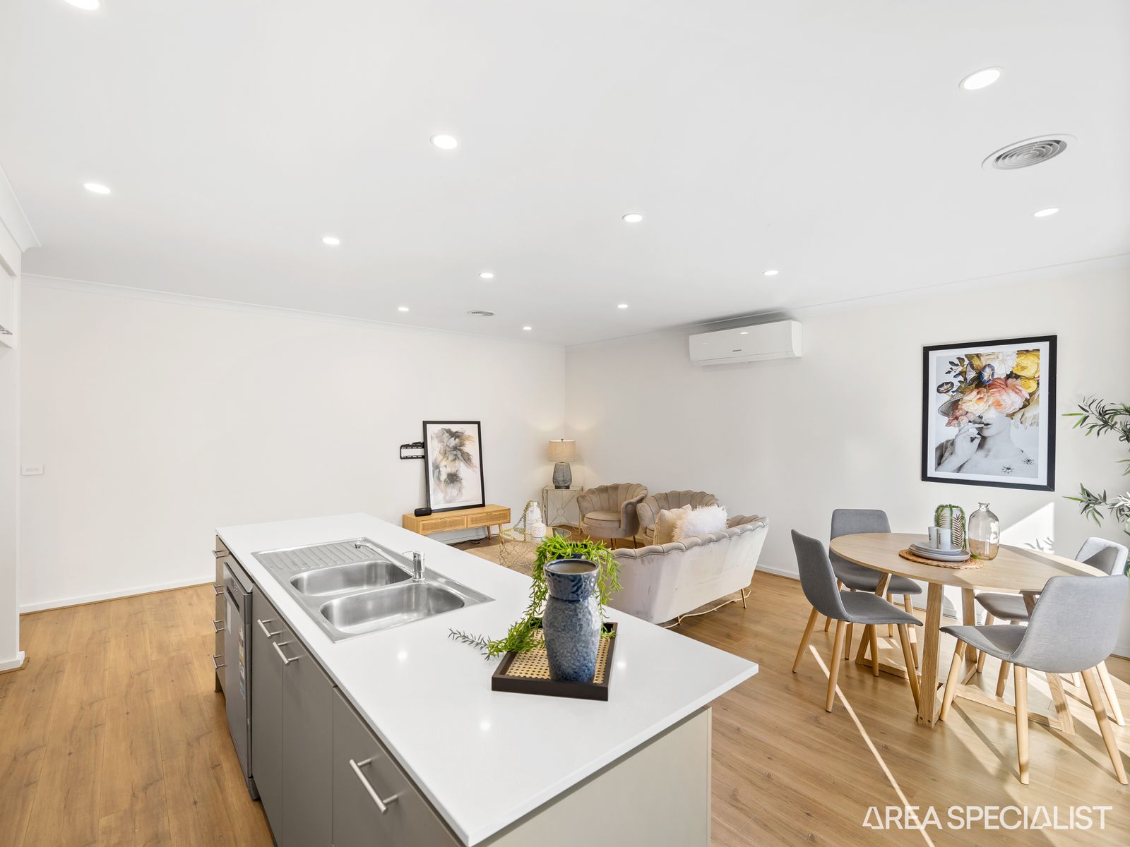 2 Blackscroft Road, Thornhill Park, VIC 3335, Thornhill Park - Thumbnail 6