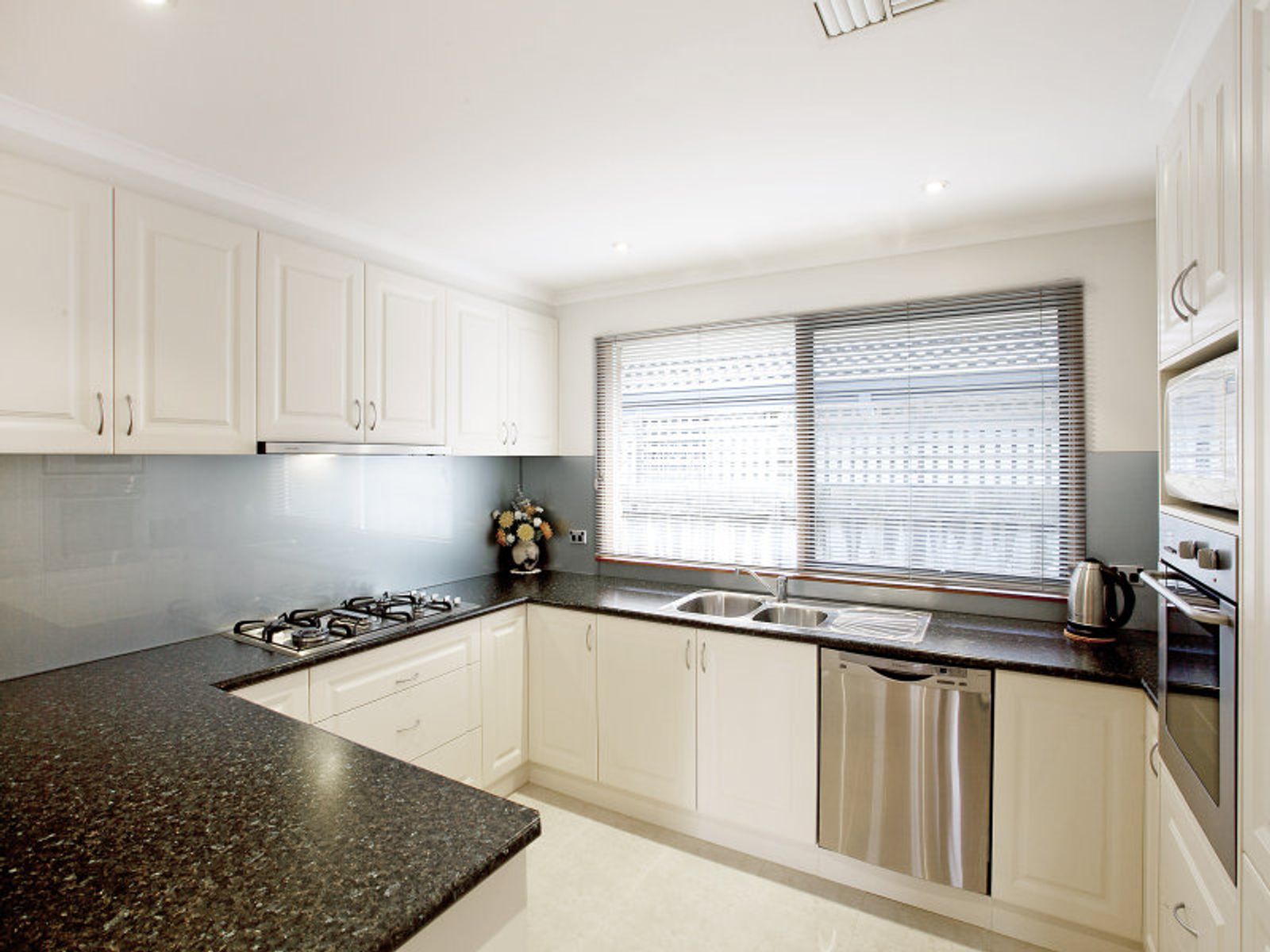 11 Gilchrist Way, Aspendale Gardens, VIC 3195, Aspendale Gardens - Thumbnail 2