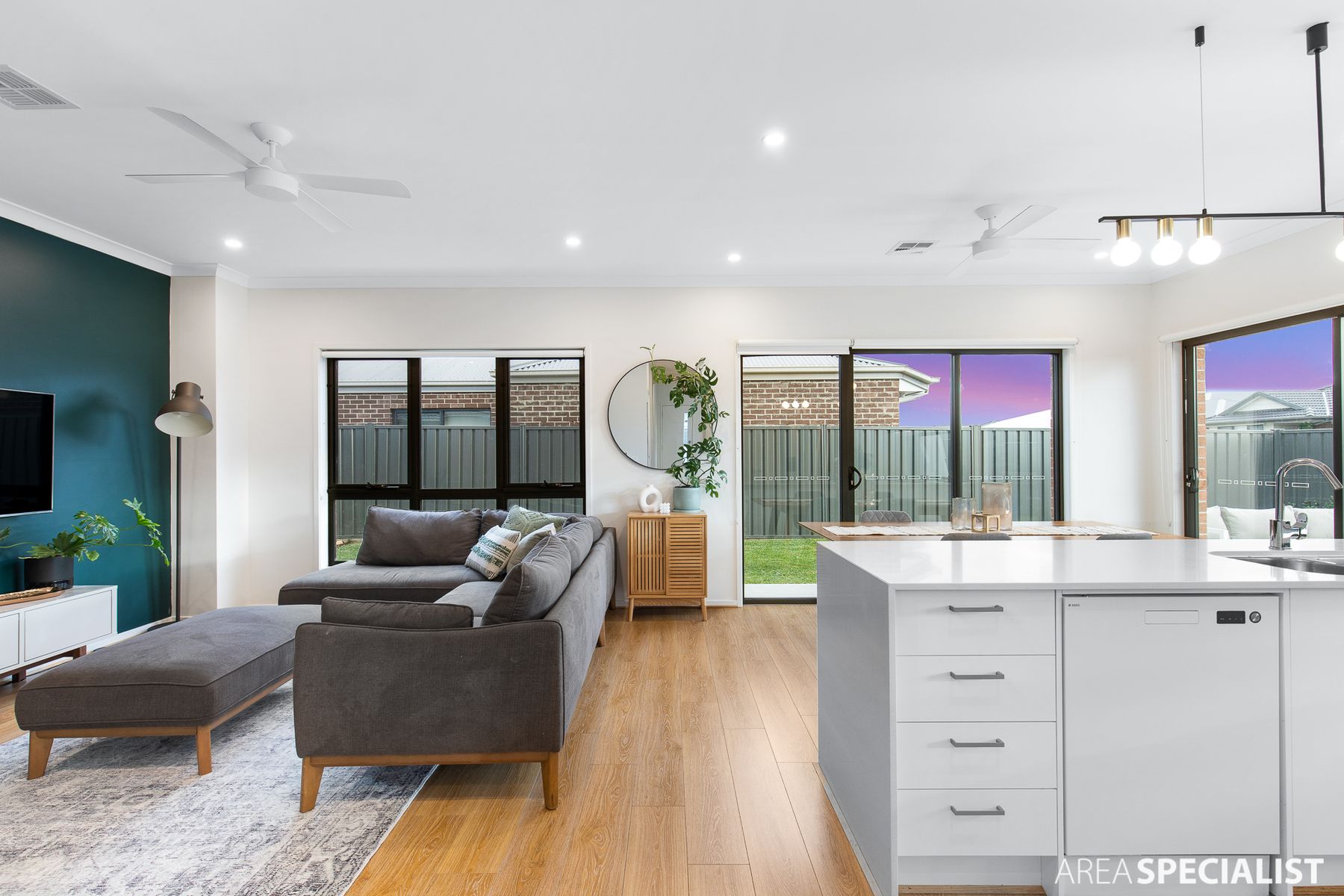 12 Colchester Drive, Werribee, VIC 3030, Werribee - Thumbnail 7