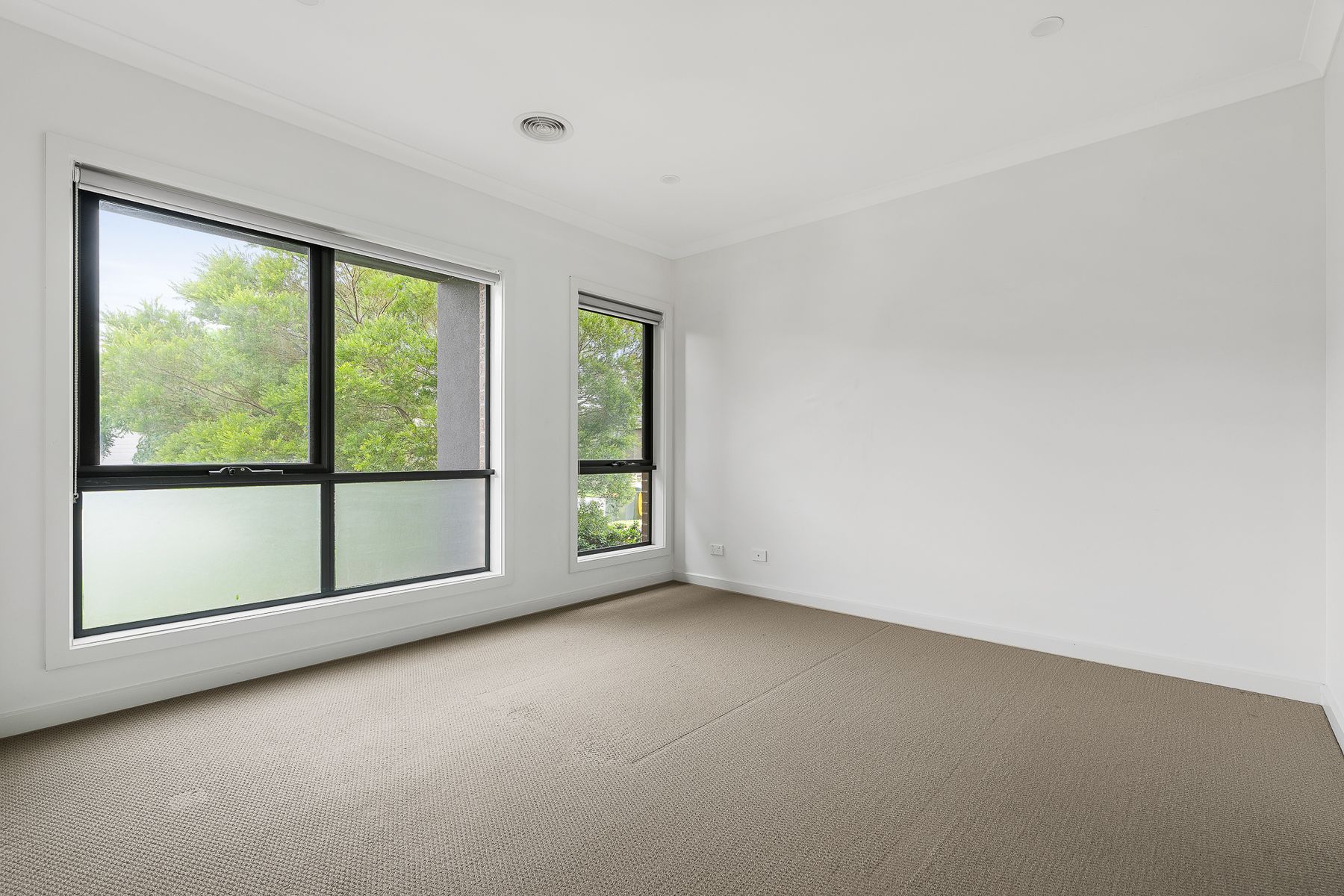 30 Roundhay Crescent, Point Cook, VIC 3030, Point Cook - Thumbnail 7