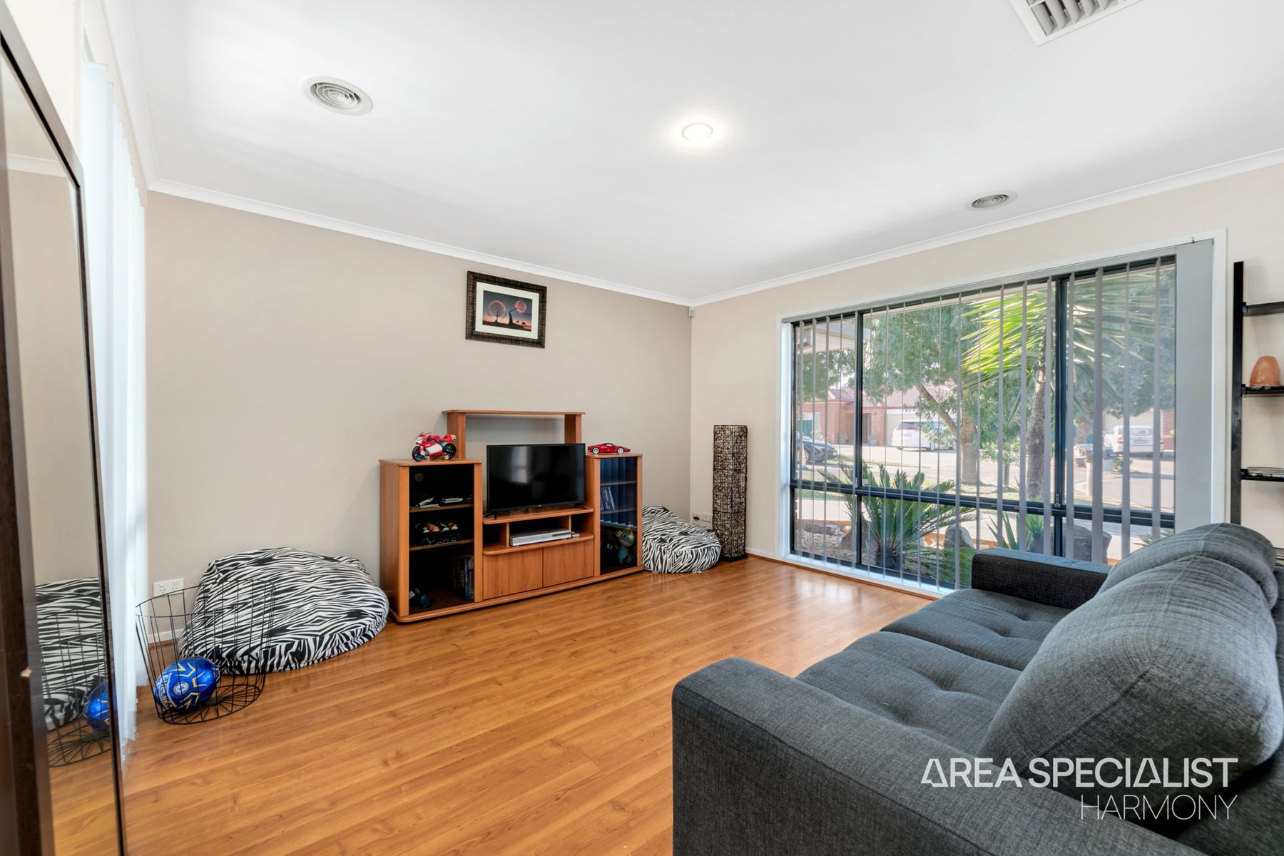 8 Moneghetti Place, Burnside, VIC 3023, Burnside - Thumbnail 6