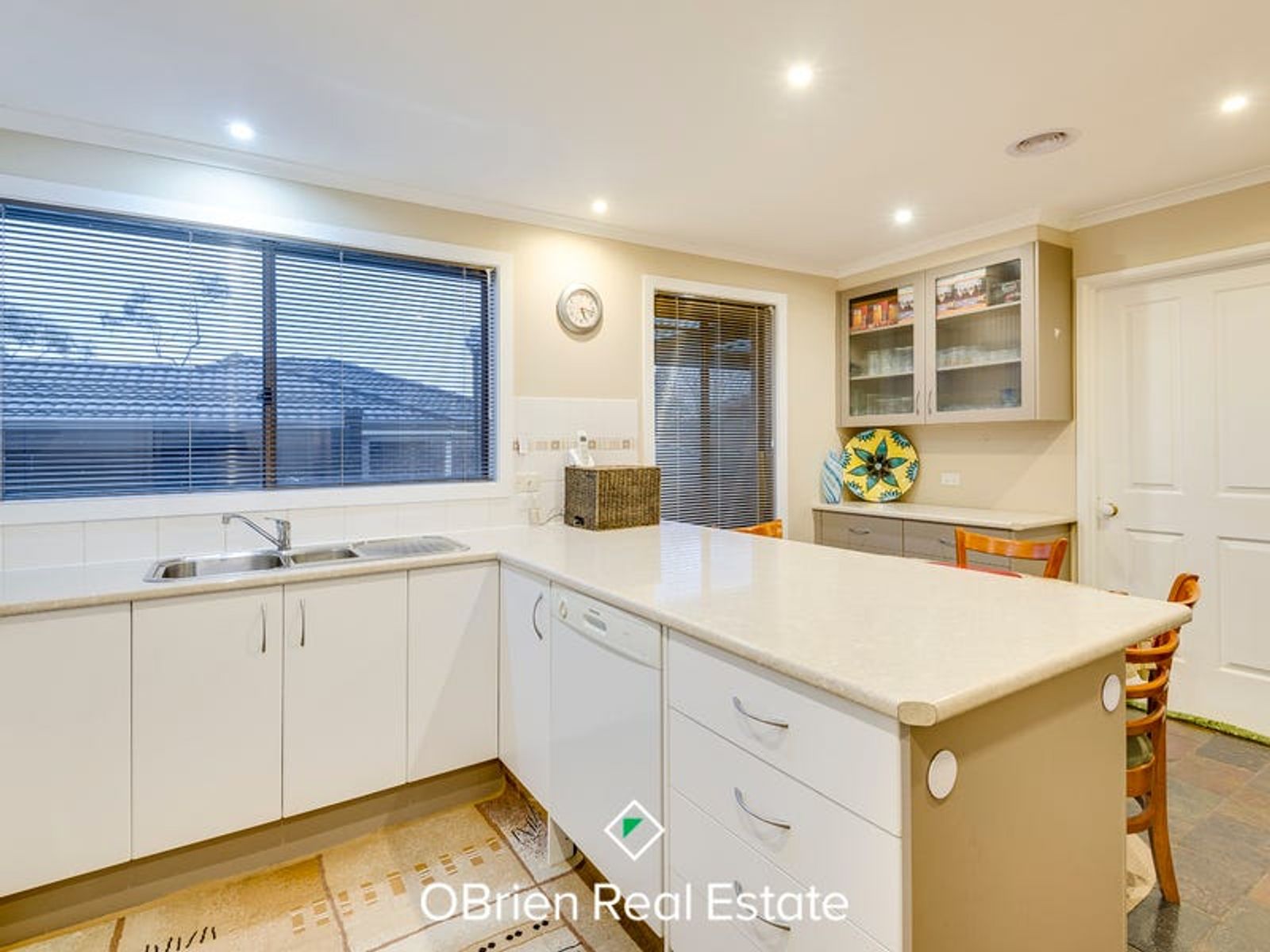 1/7 Aaran Close, Endeavour Hills, VIC 3802, Endeavour Hills - Thumbnail 2