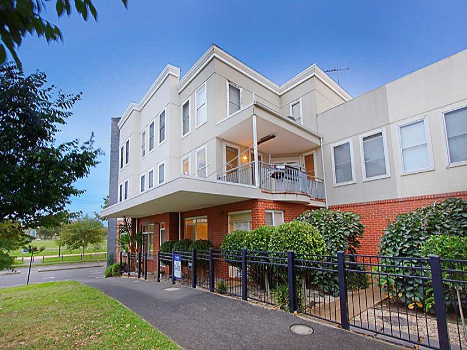 104 Mercantile Parade, Kensington - Thumbnail 2