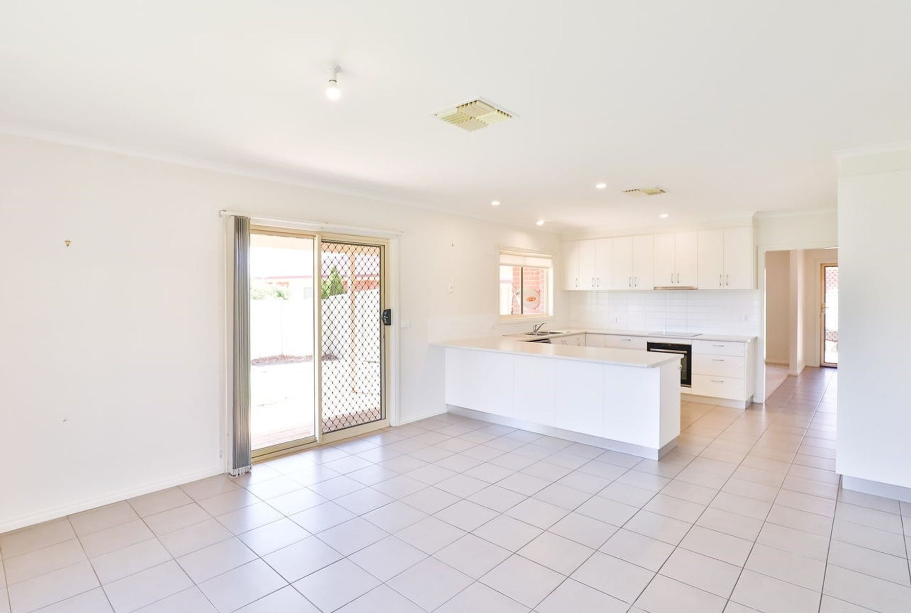2/6 Golden Grove, Red Cliffs VIC 3496, Red Cliffs - Thumbnail 3