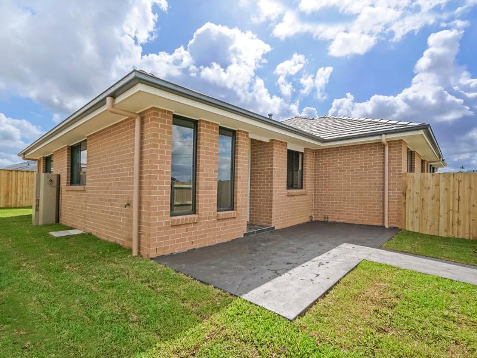 29a Downing Way, GLEDSWOOD HILLS