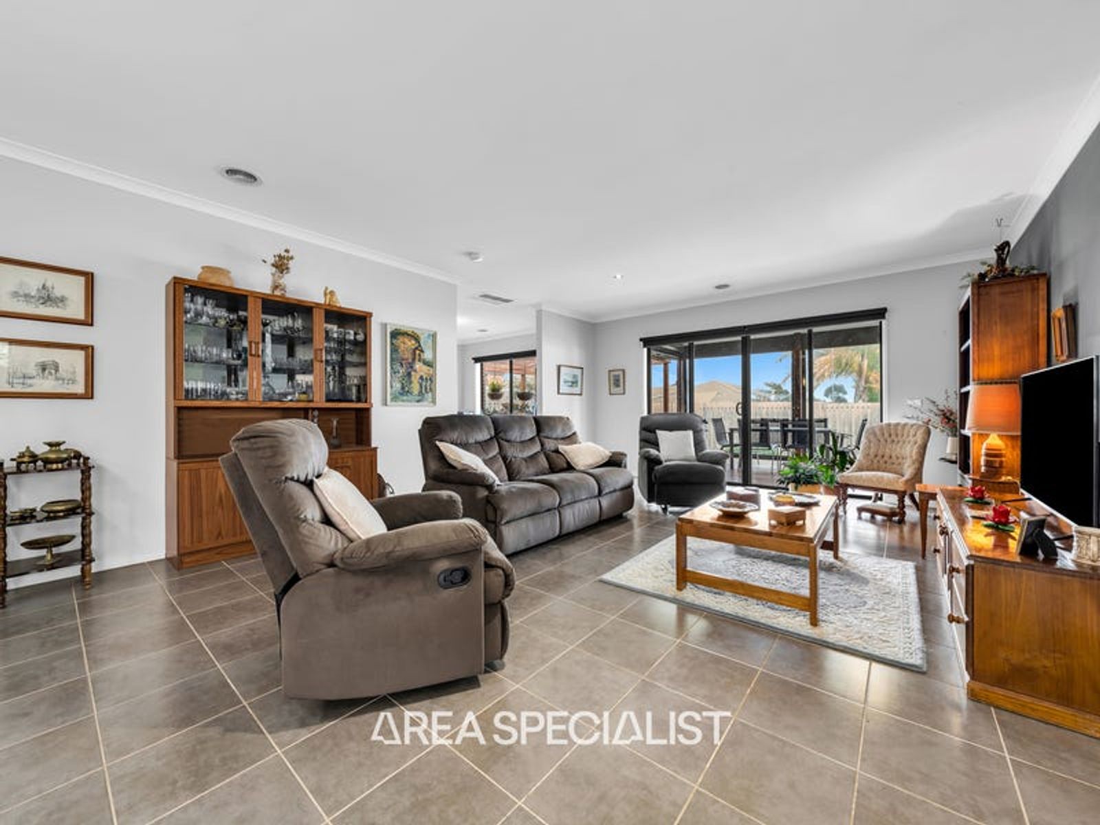 7 Ferndown Drive, Cranbourne, VIC 3977, Cranbourne - Thumbnail 2