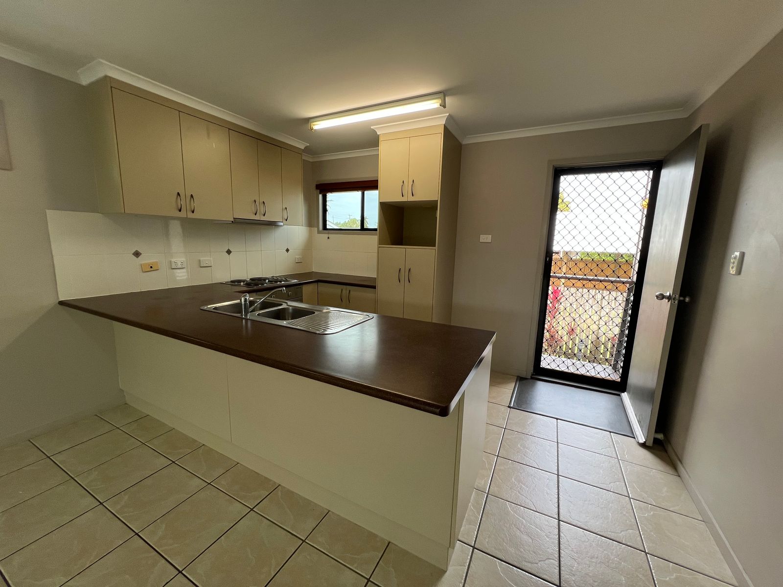 4/12 Kennedy Street, South Mackay QLD 4740, South Mackay - Thumbnail 3