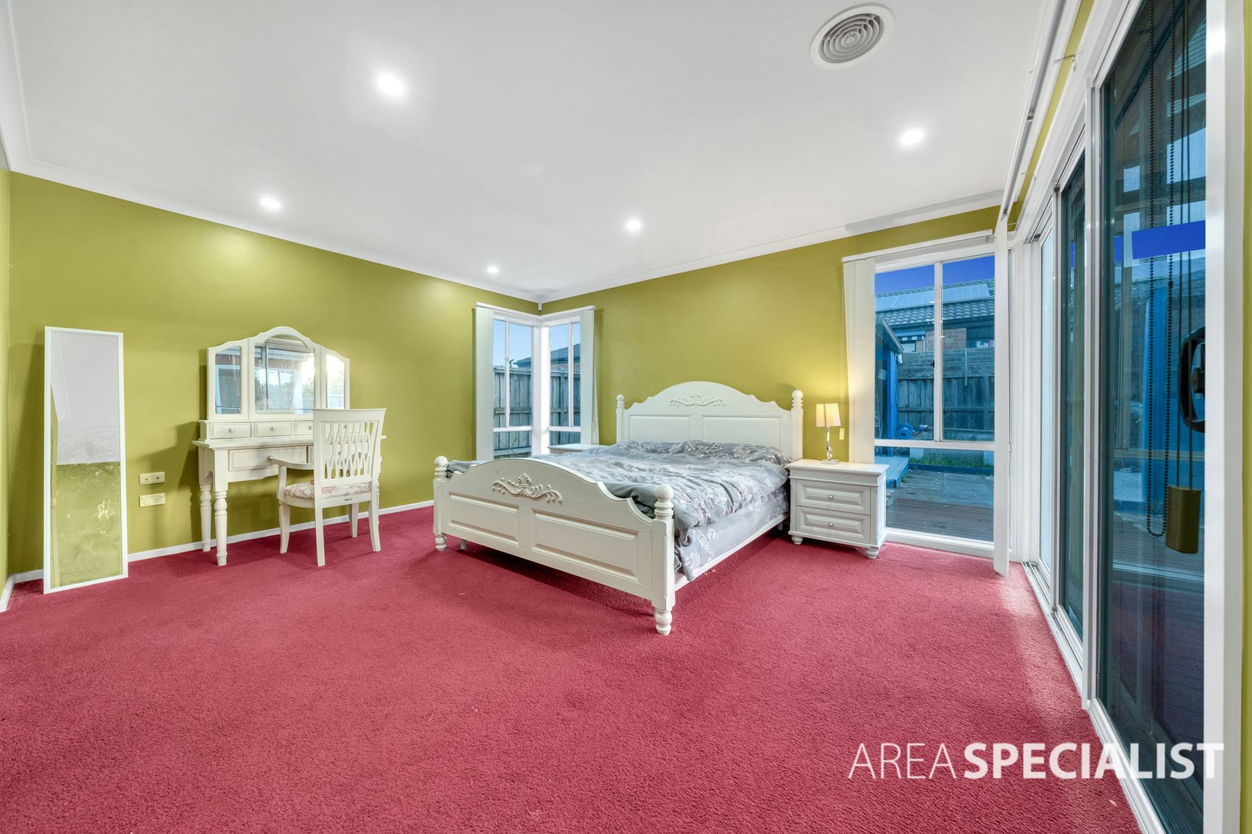 15 Sussex Avenue, Cranbourne North, VIC 3977, Cranbourne North - Thumbnail 4